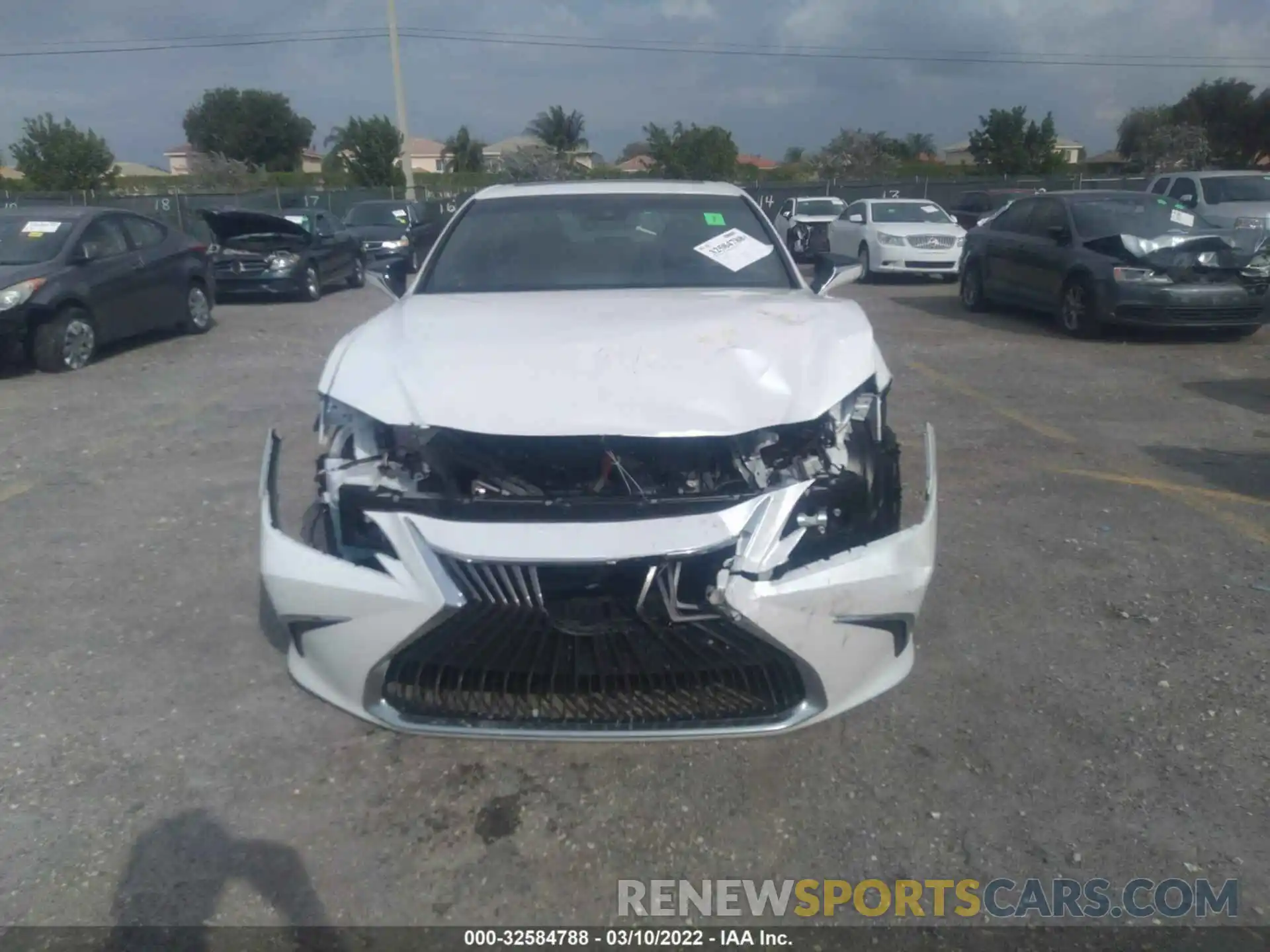 6 Photograph of a damaged car 58AD21B16LU011688 LEXUS ES 2020