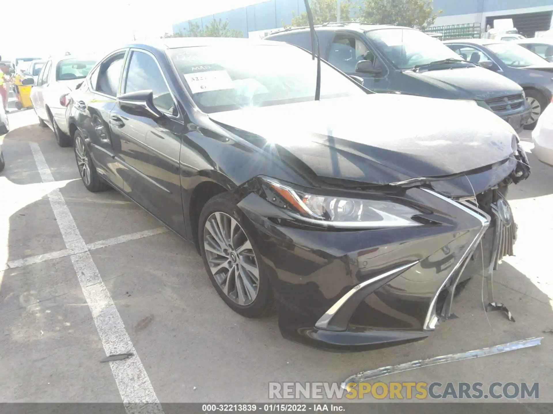 1 Photograph of a damaged car 58AD21B19LU006498 LEXUS ES 2020