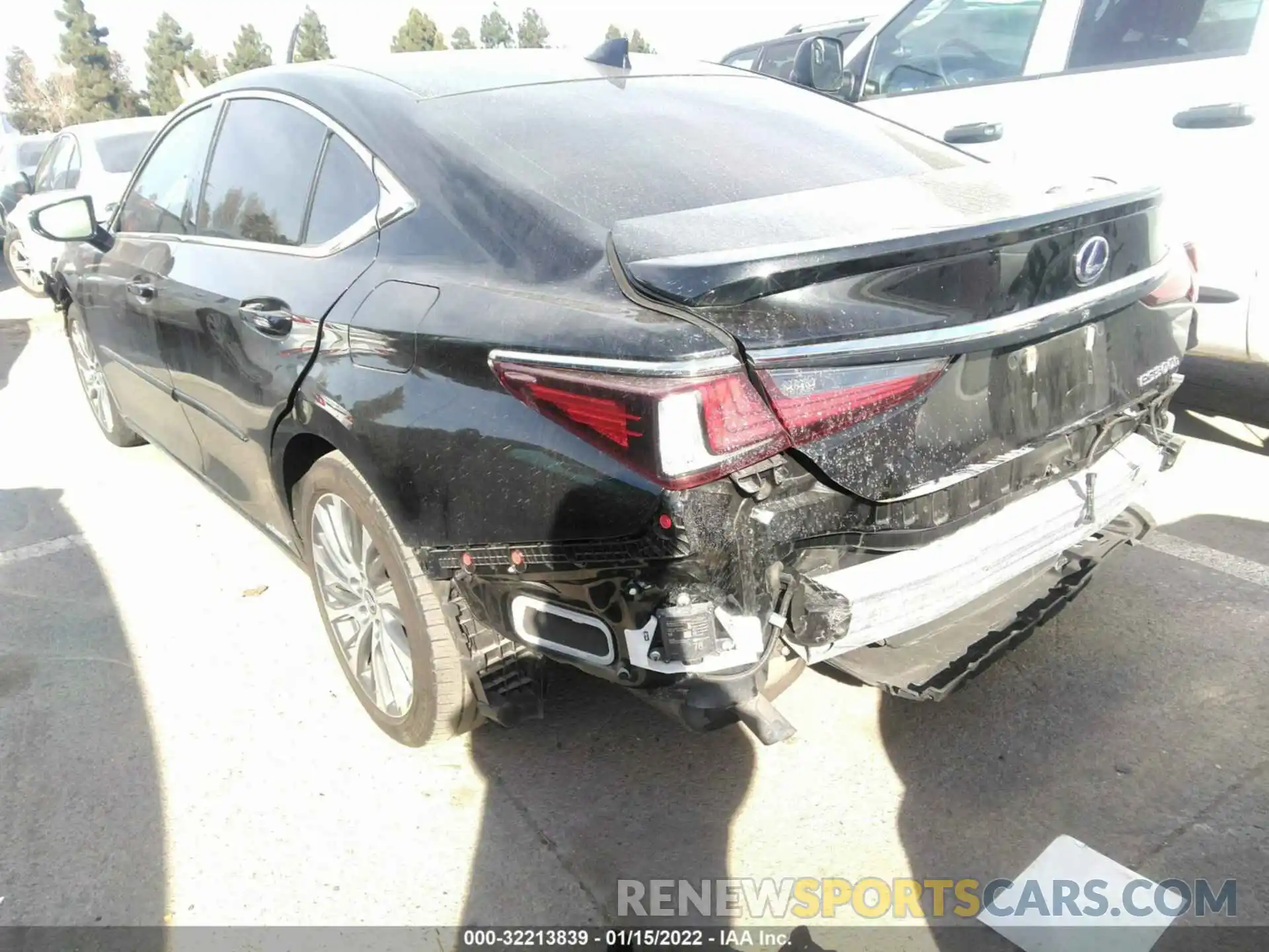 3 Photograph of a damaged car 58AD21B19LU006498 LEXUS ES 2020