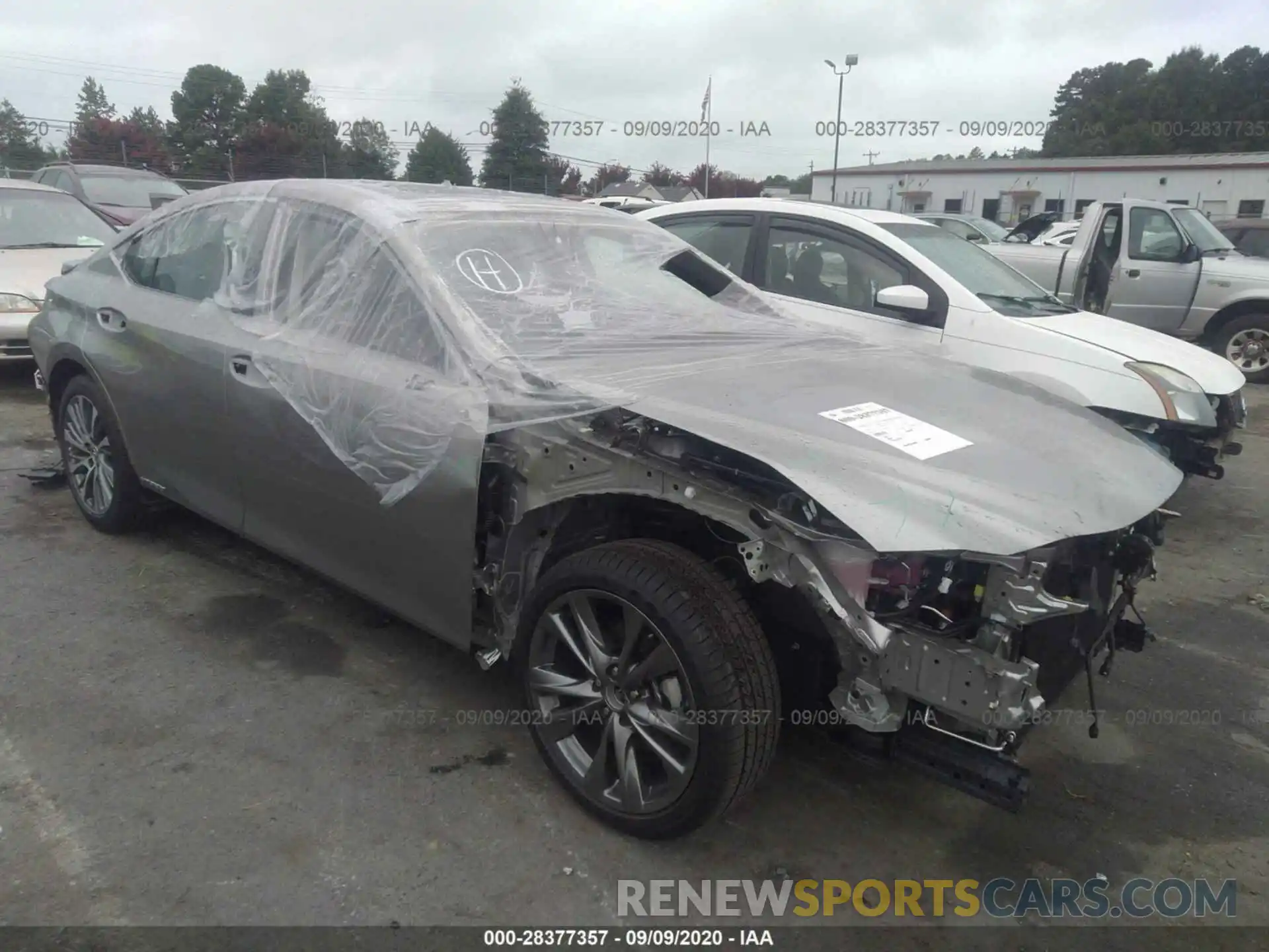 1 Photograph of a damaged car 58AD21B1XLU008034 LEXUS ES 2020