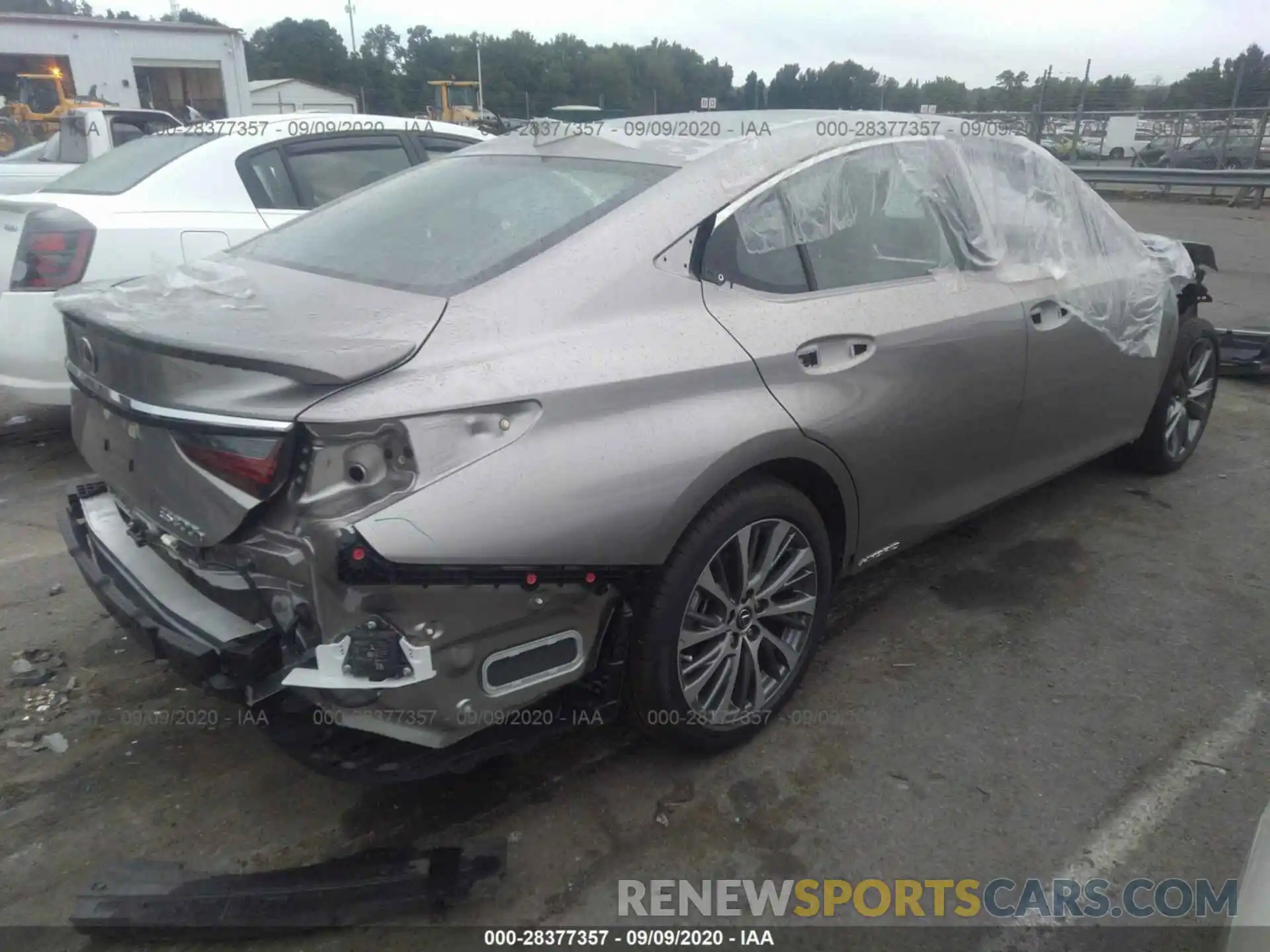 4 Photograph of a damaged car 58AD21B1XLU008034 LEXUS ES 2020