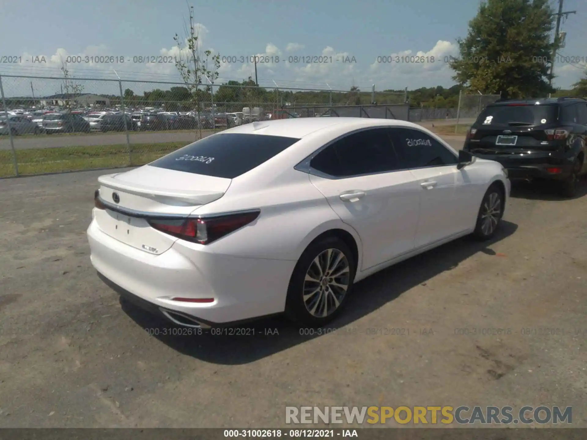 4 Photograph of a damaged car 58ADZ1B10LU074622 LEXUS ES 2020