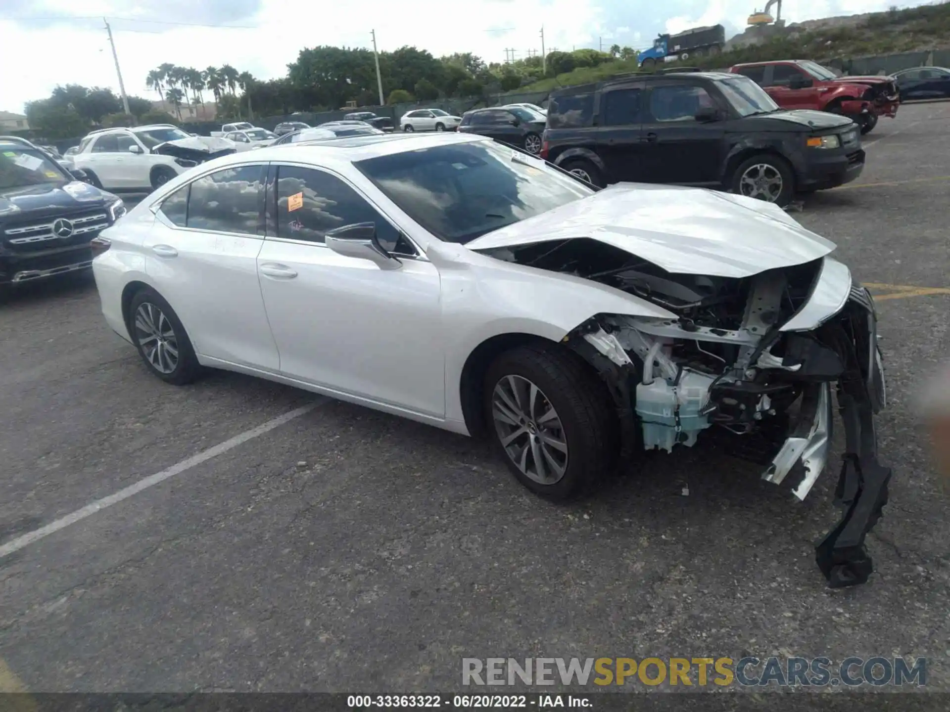 1 Photograph of a damaged car 58ADZ1B10LU078637 LEXUS ES 2020