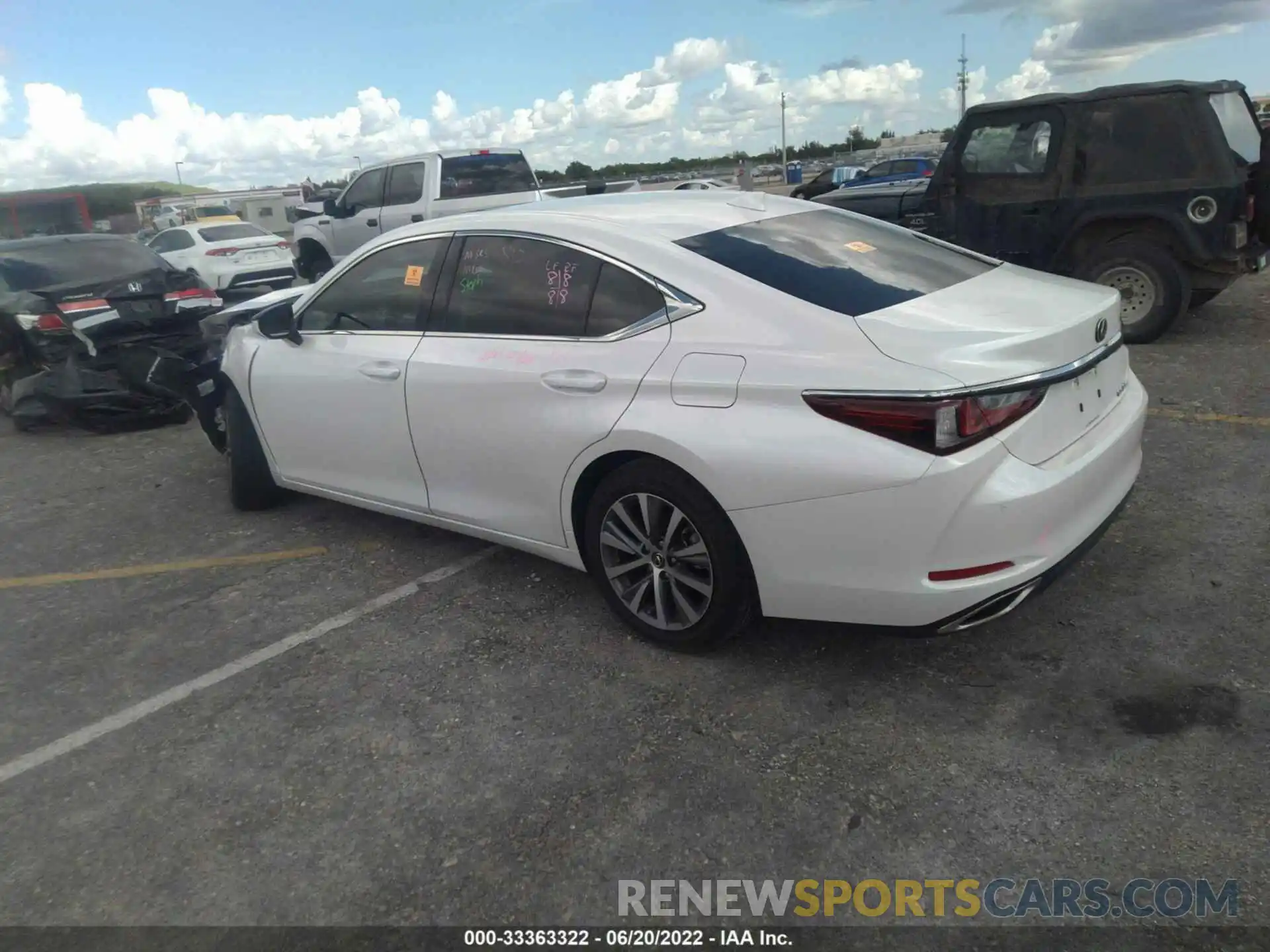 3 Photograph of a damaged car 58ADZ1B10LU078637 LEXUS ES 2020