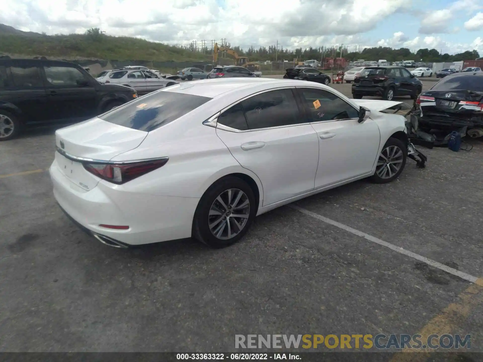 4 Photograph of a damaged car 58ADZ1B10LU078637 LEXUS ES 2020