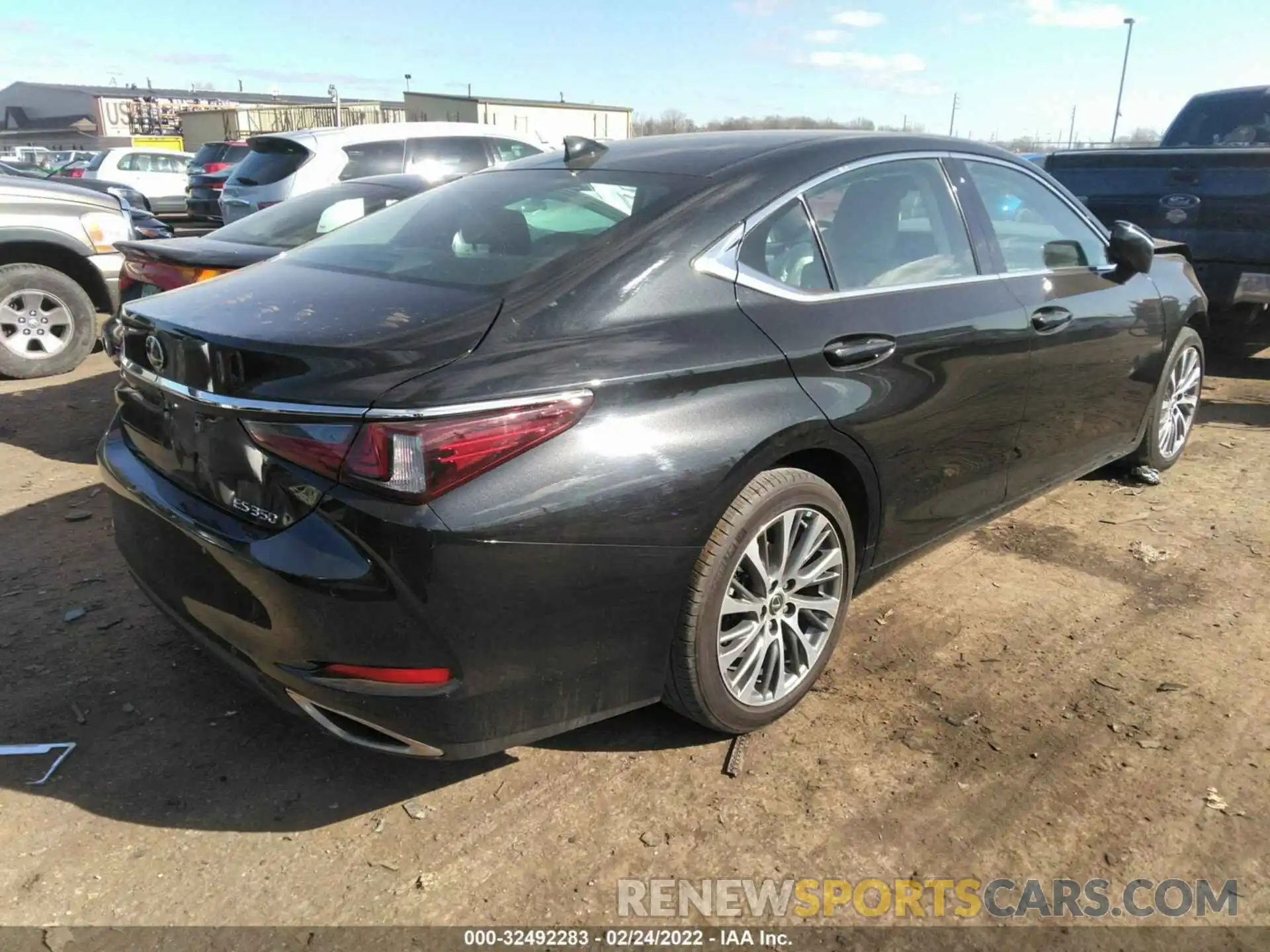 4 Photograph of a damaged car 58ADZ1B10LU079531 LEXUS ES 2020