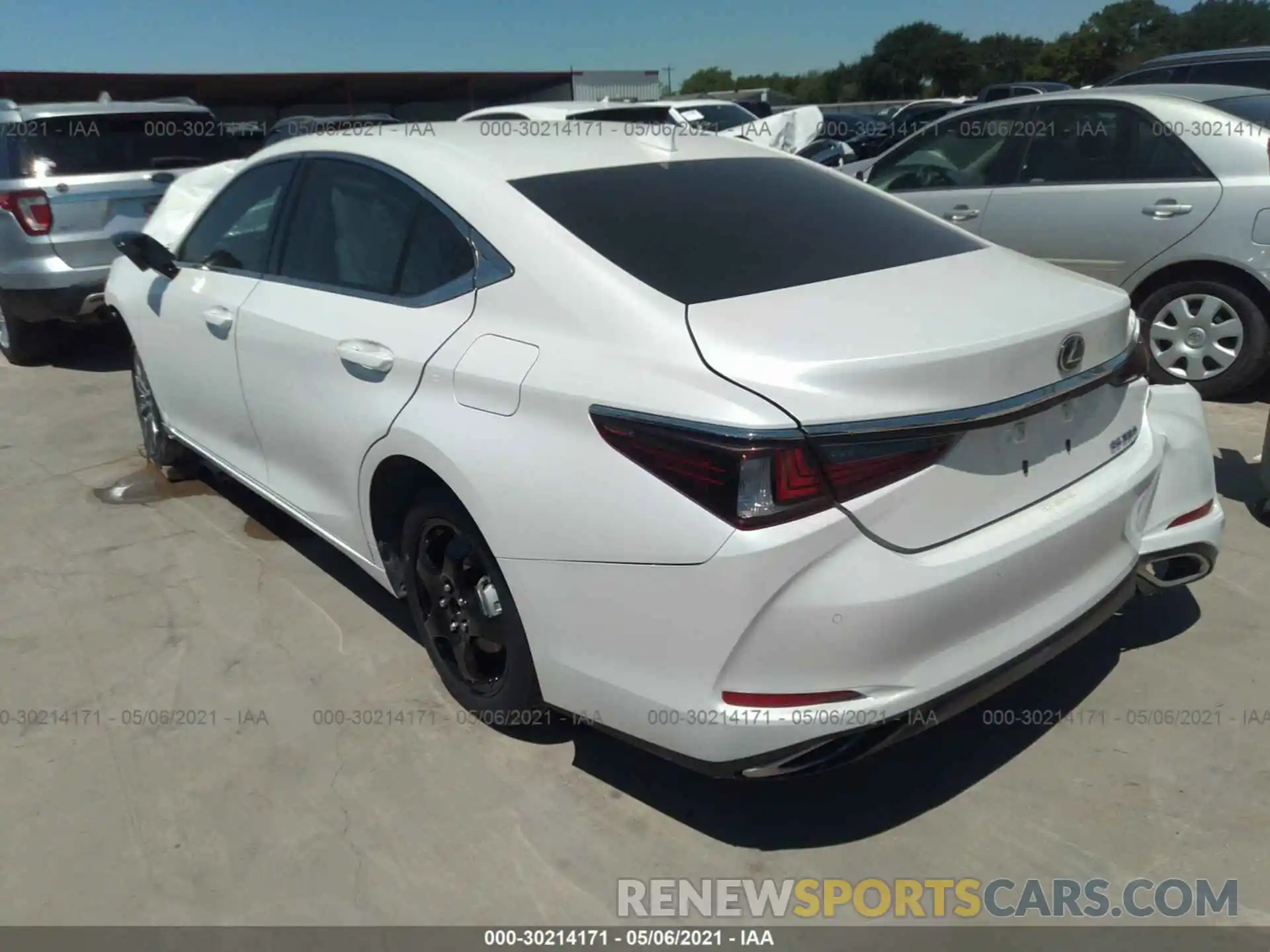 3 Photograph of a damaged car 58ADZ1B11LU059434 LEXUS ES 2020