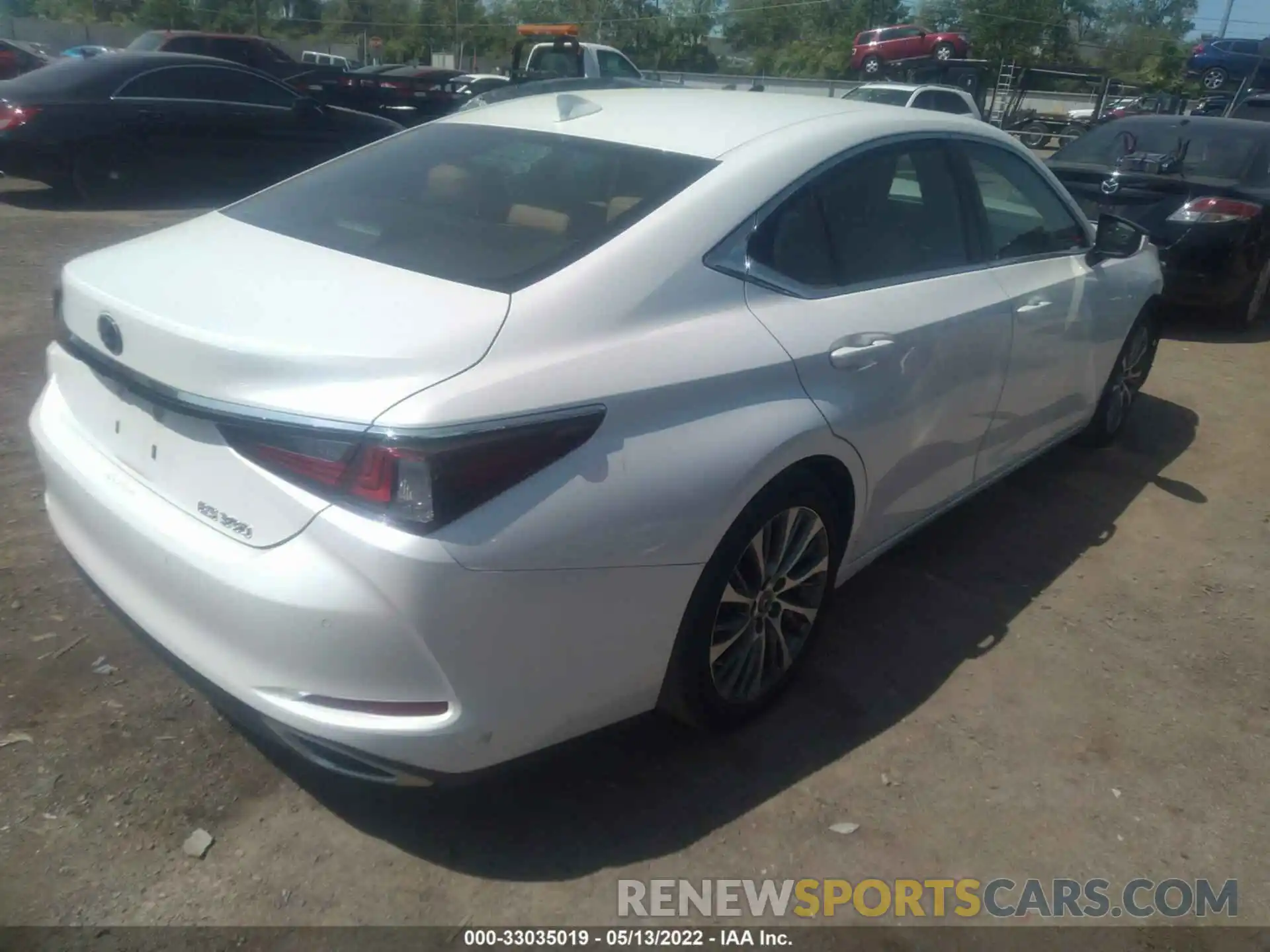 4 Photograph of a damaged car 58ADZ1B11LU065248 LEXUS ES 2020