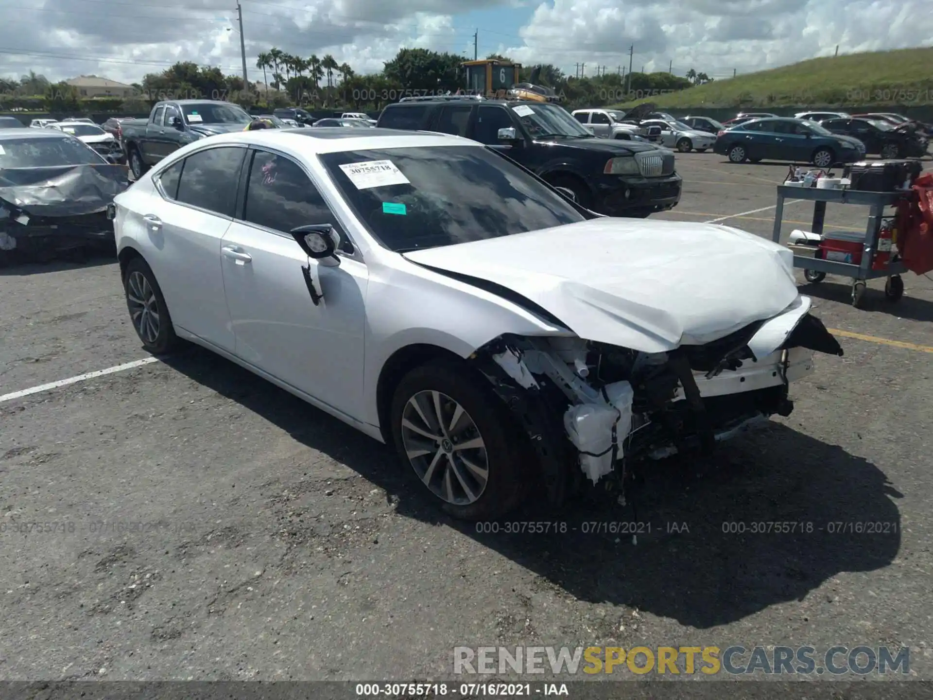 1 Photograph of a damaged car 58ADZ1B11LU077447 LEXUS ES 2020