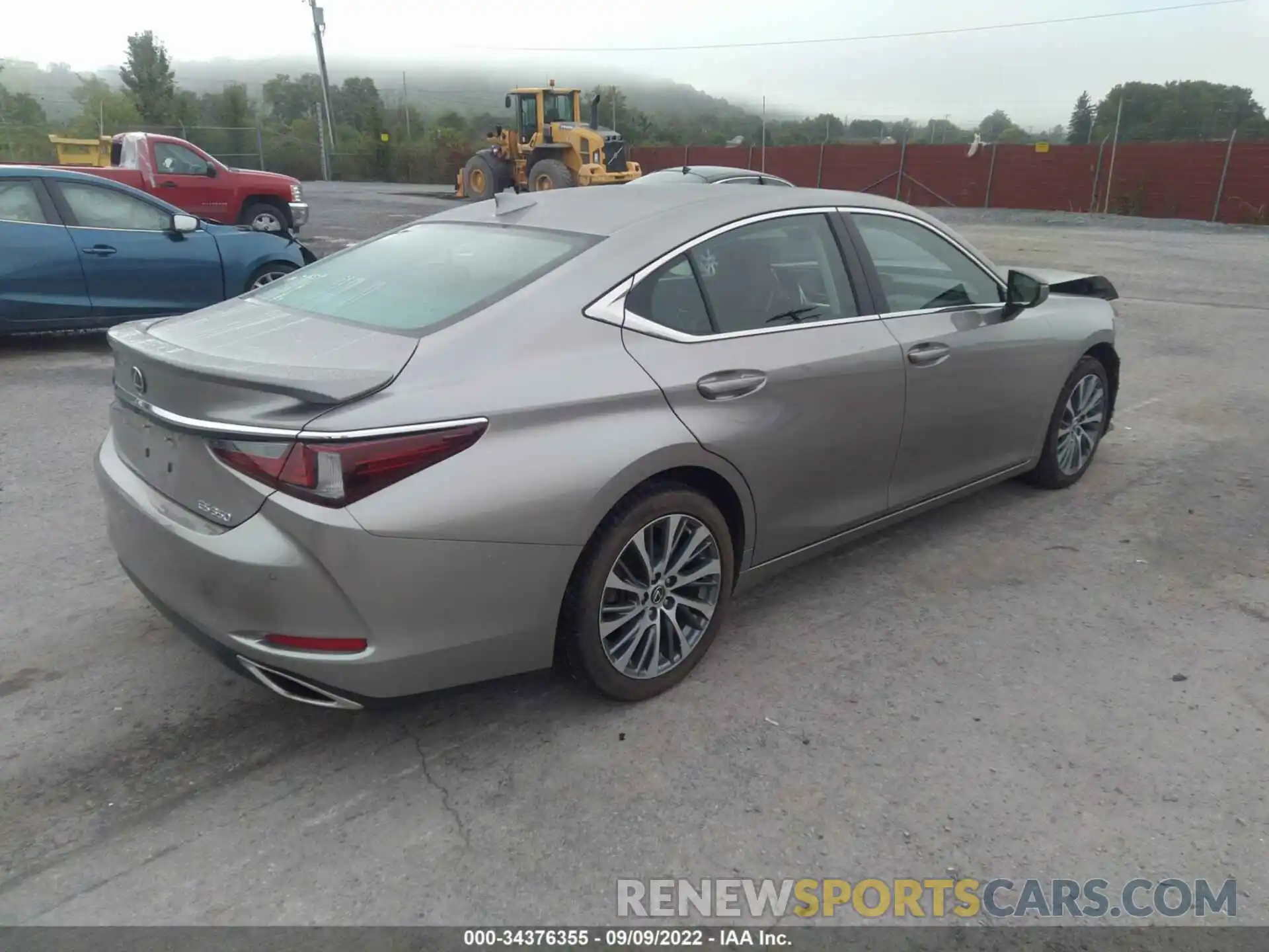 4 Photograph of a damaged car 58ADZ1B12LU079093 LEXUS ES 2020