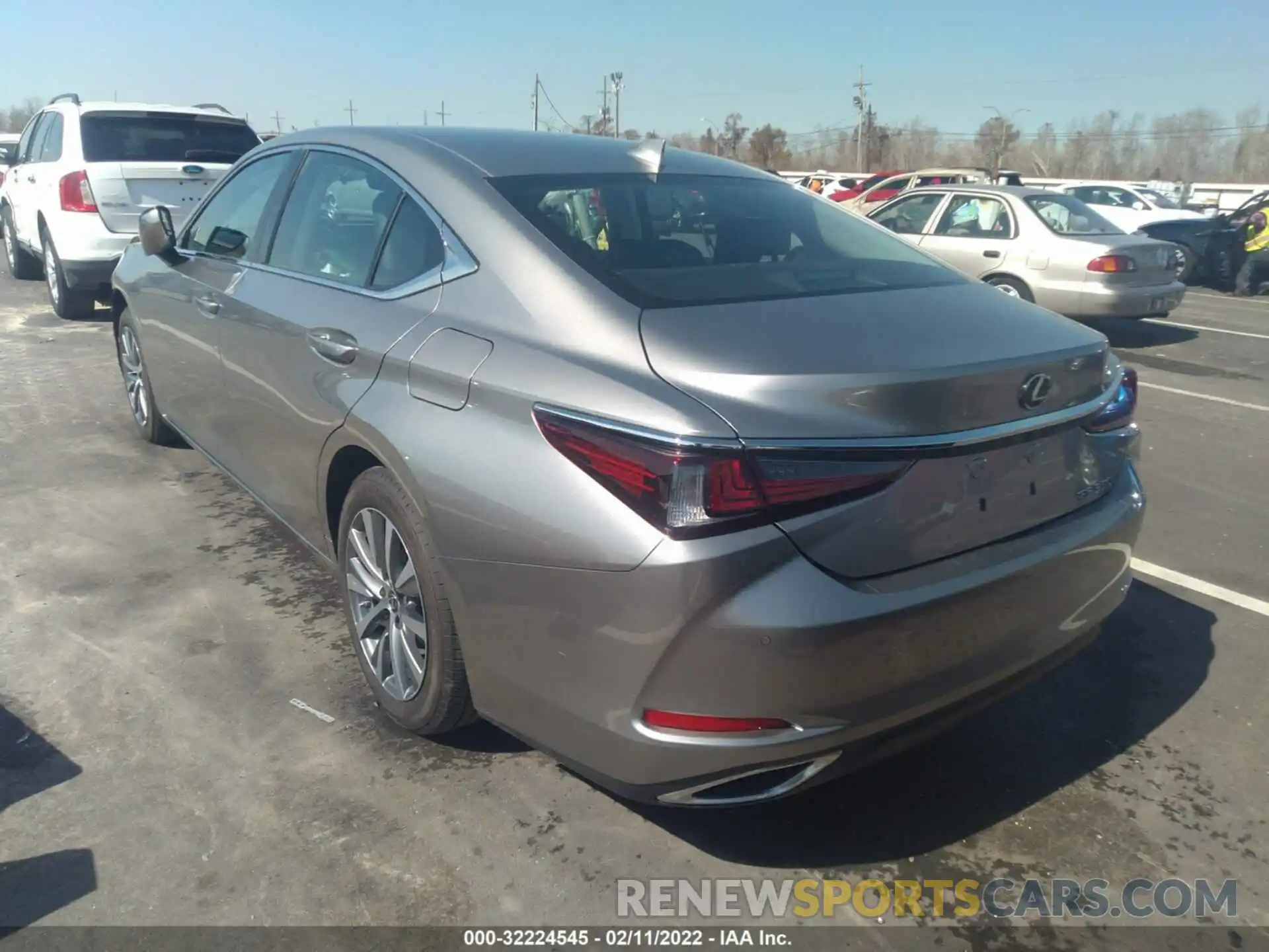 3 Photograph of a damaged car 58ADZ1B12LU081538 LEXUS ES 2020