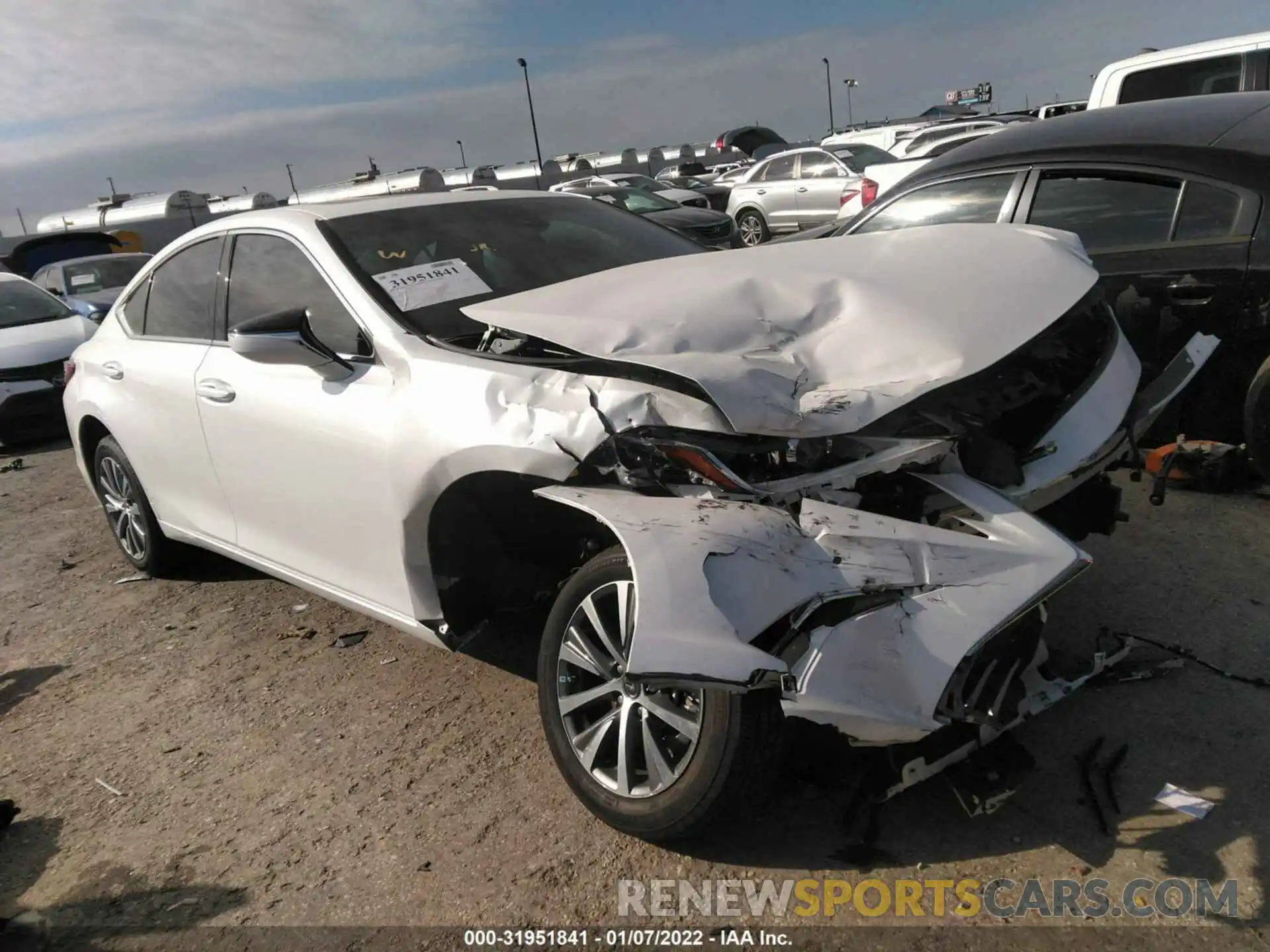 1 Photograph of a damaged car 58ADZ1B13LU061444 LEXUS ES 2020