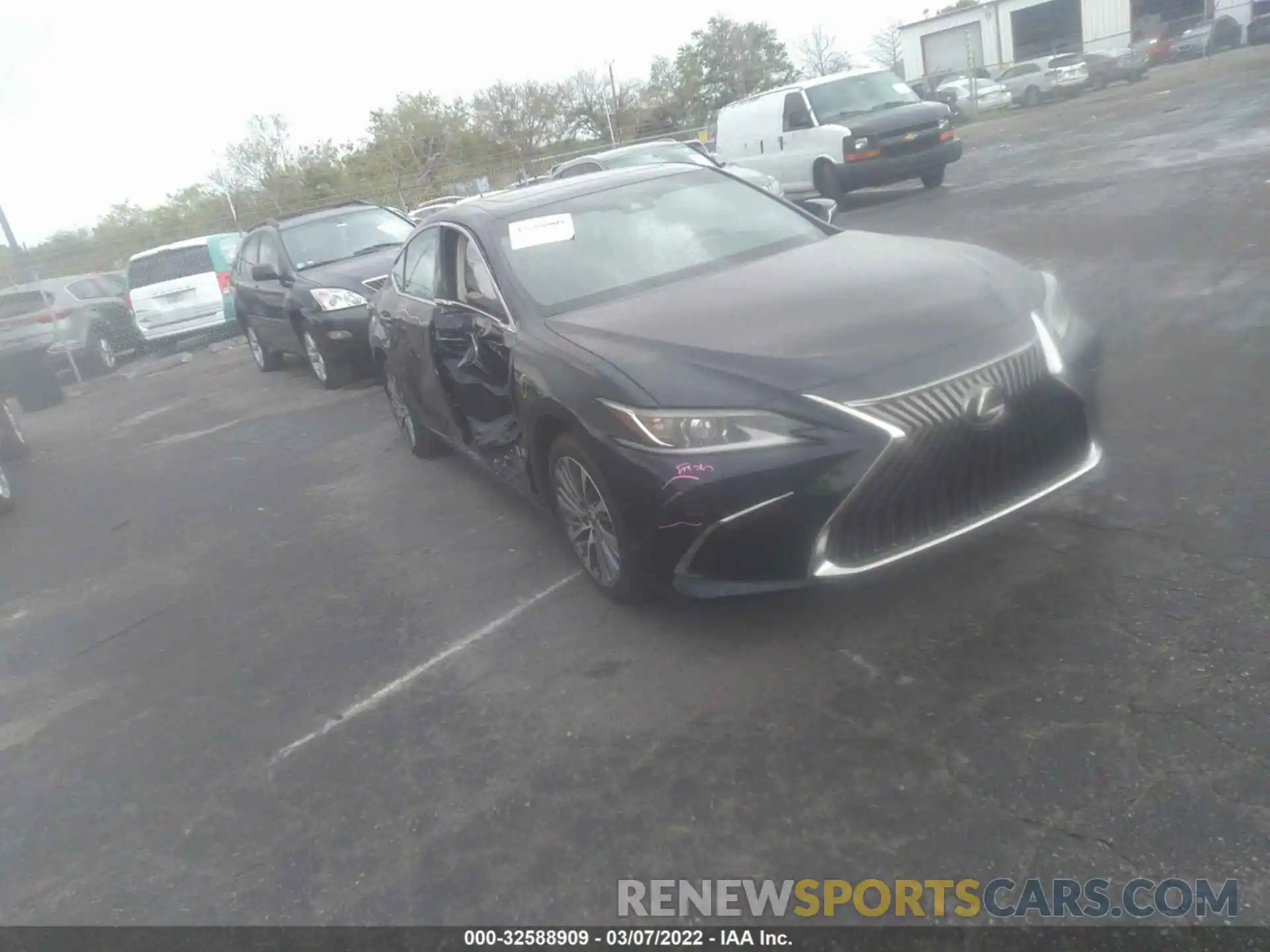 1 Photograph of a damaged car 58ADZ1B13LU071648 LEXUS ES 2020