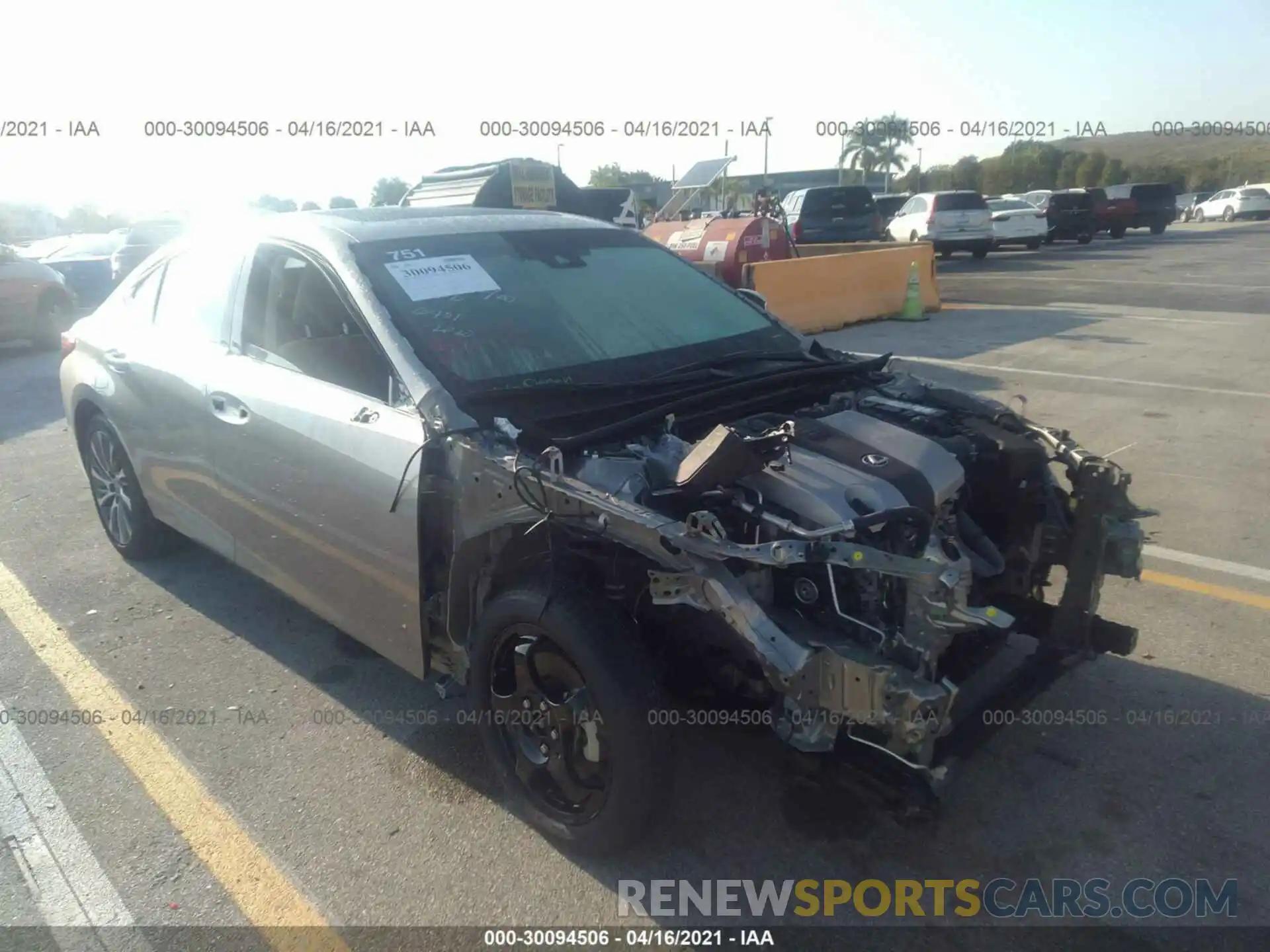 1 Photograph of a damaged car 58ADZ1B14LU056401 LEXUS ES 2020