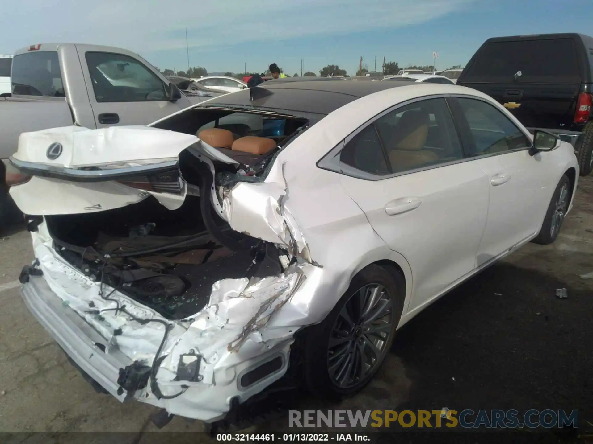 4 Photograph of a damaged car 58ADZ1B14LU082142 LEXUS ES 2020