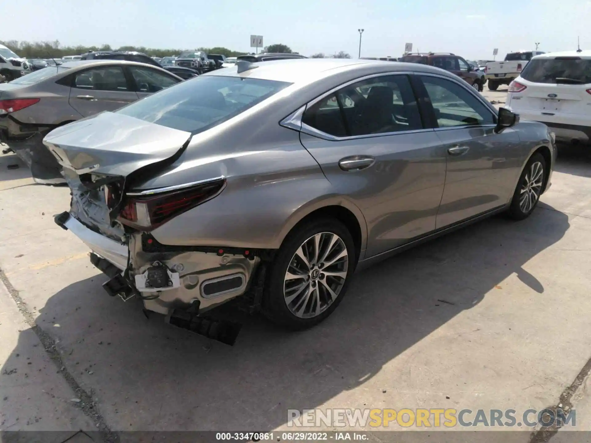 4 Photograph of a damaged car 58ADZ1B16LU060949 LEXUS ES 2020