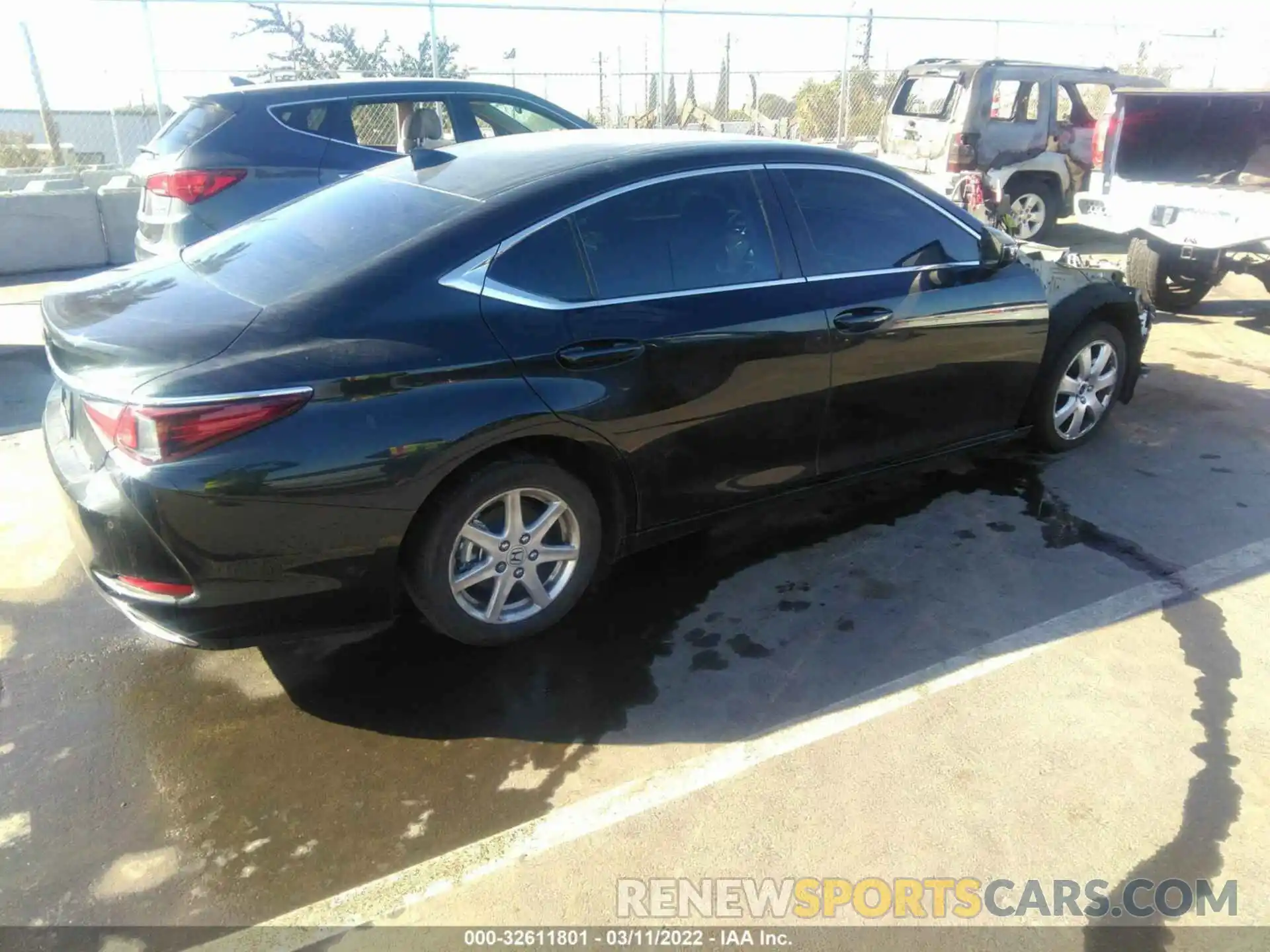 4 Photograph of a damaged car 58ADZ1B16LU061275 LEXUS ES 2020