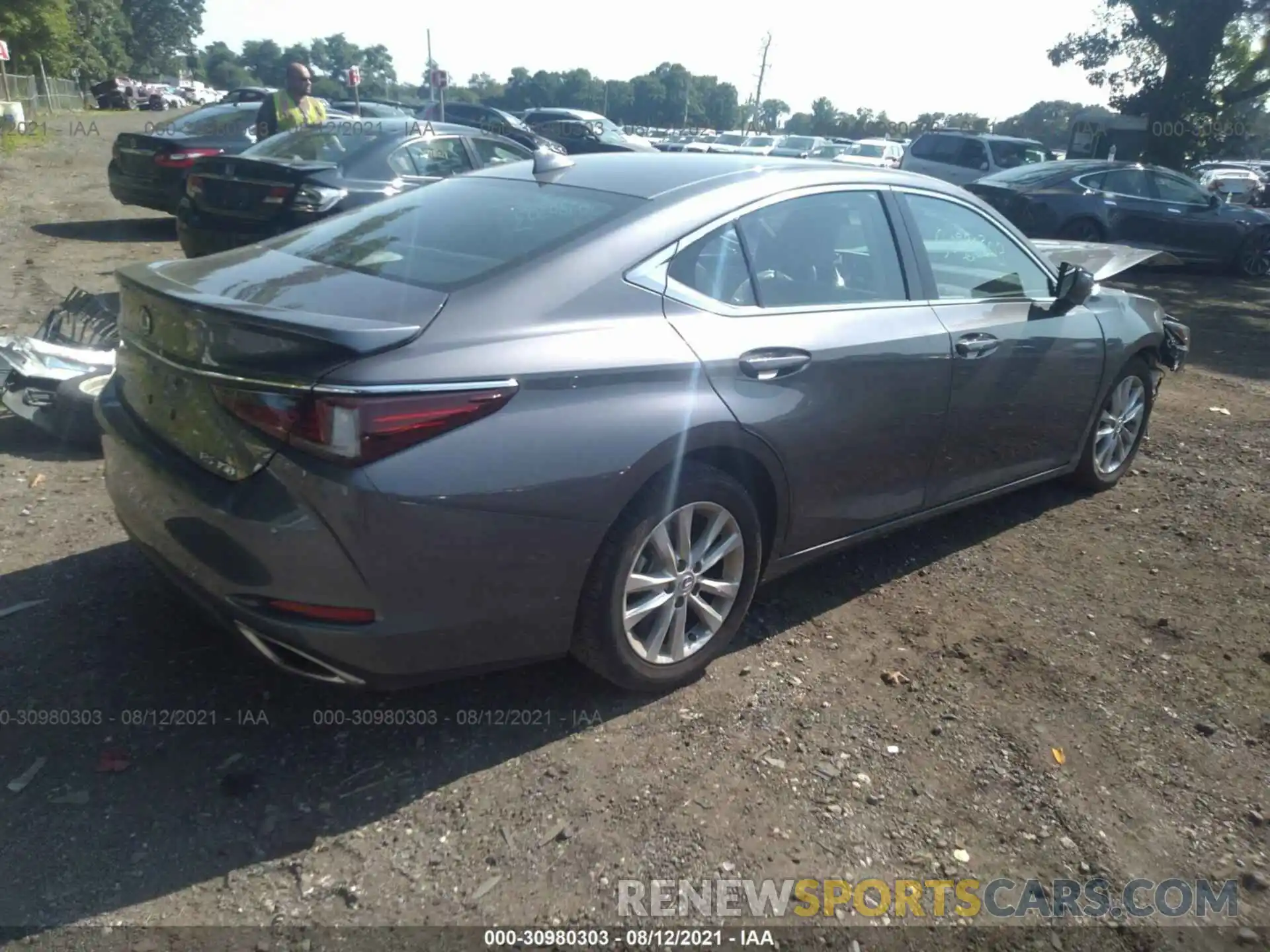 4 Photograph of a damaged car 58ADZ1B16LU075760 LEXUS ES 2020