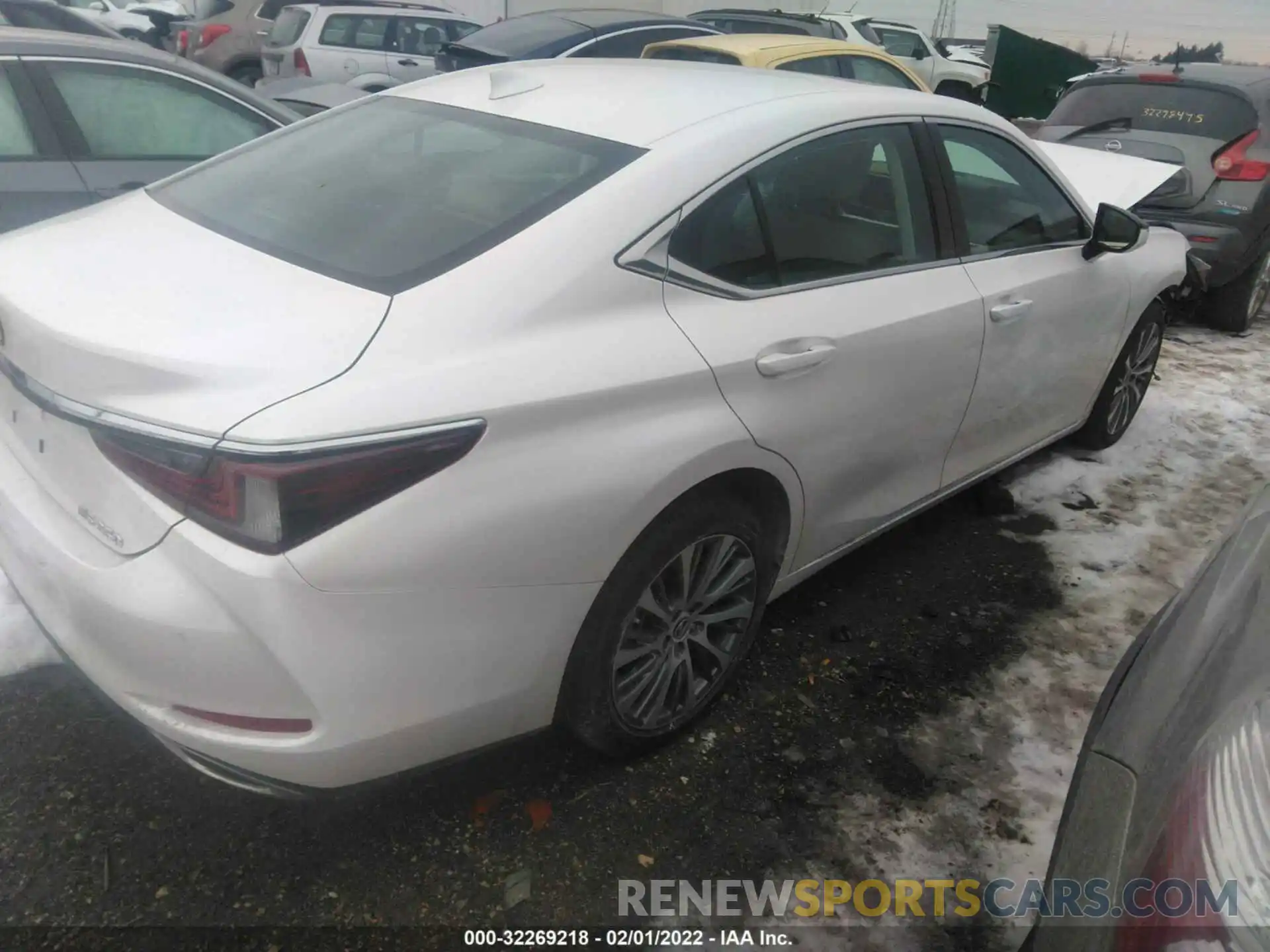 4 Photograph of a damaged car 58ADZ1B18LU074416 LEXUS ES 2020