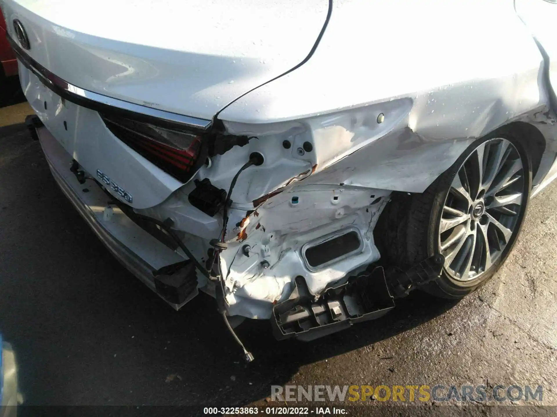 6 Photograph of a damaged car 58ADZ1B19LU075641 LEXUS ES 2020