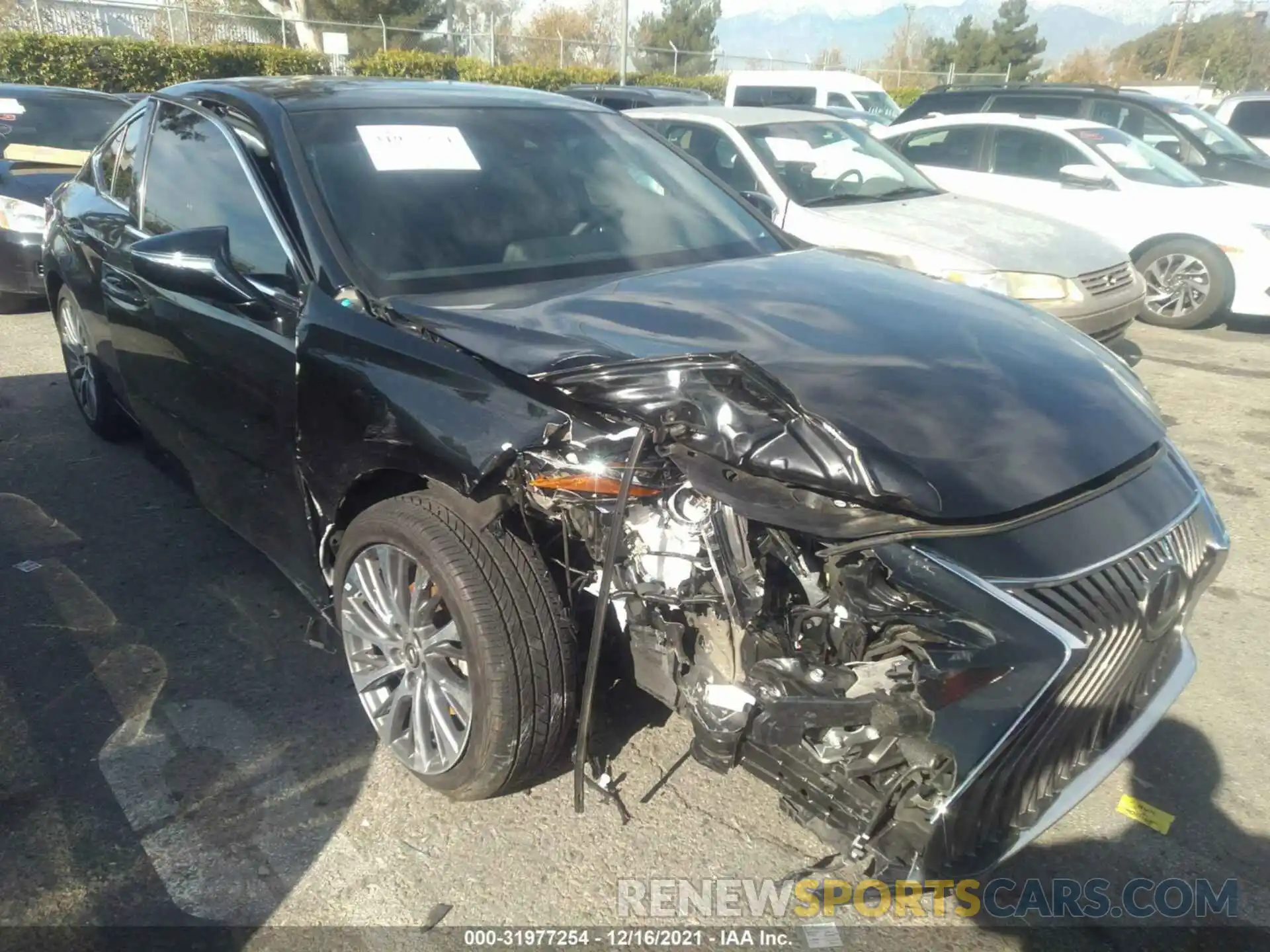 1 Photograph of a damaged car 58ADZ1B19LU081813 LEXUS ES 2020