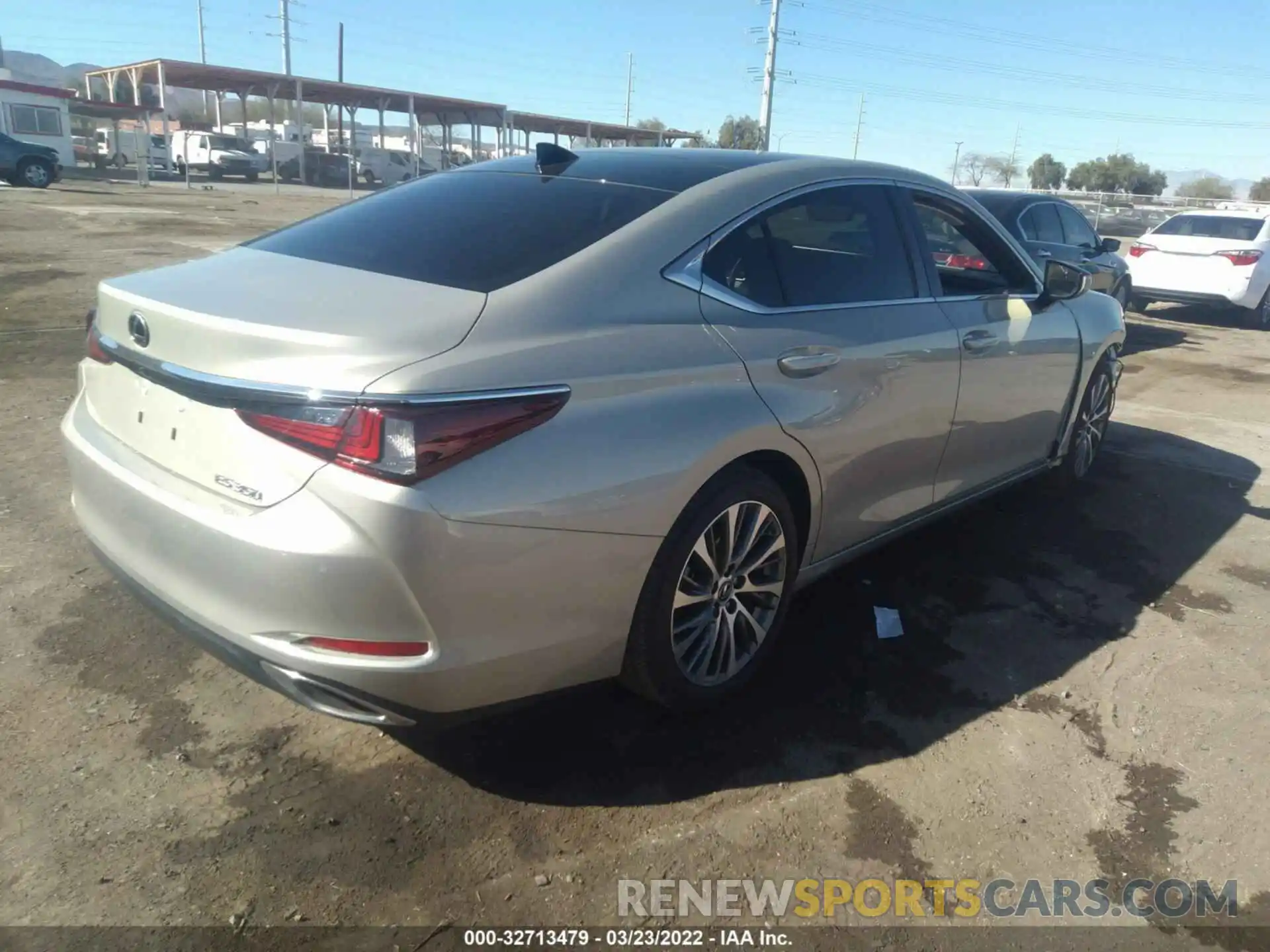 4 Photograph of a damaged car 58ADZ1B1XLU064843 LEXUS ES 2020