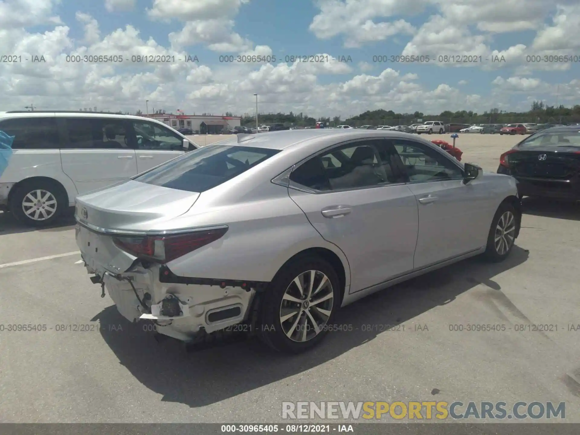 4 Photograph of a damaged car 58ADZ1B1XLU067676 LEXUS ES 2020