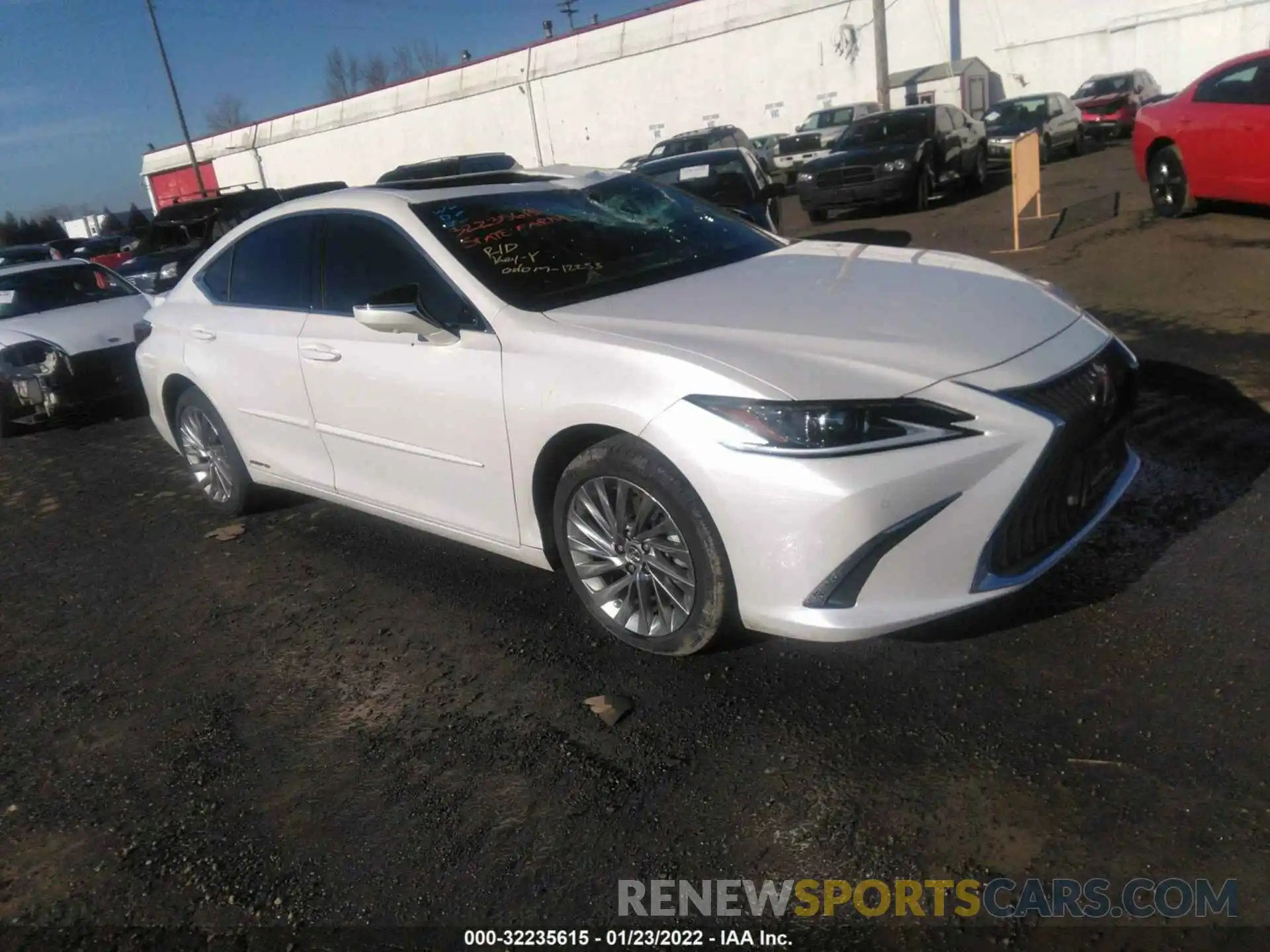 1 Photograph of a damaged car 58AE21B14LU008535 LEXUS ES 2020