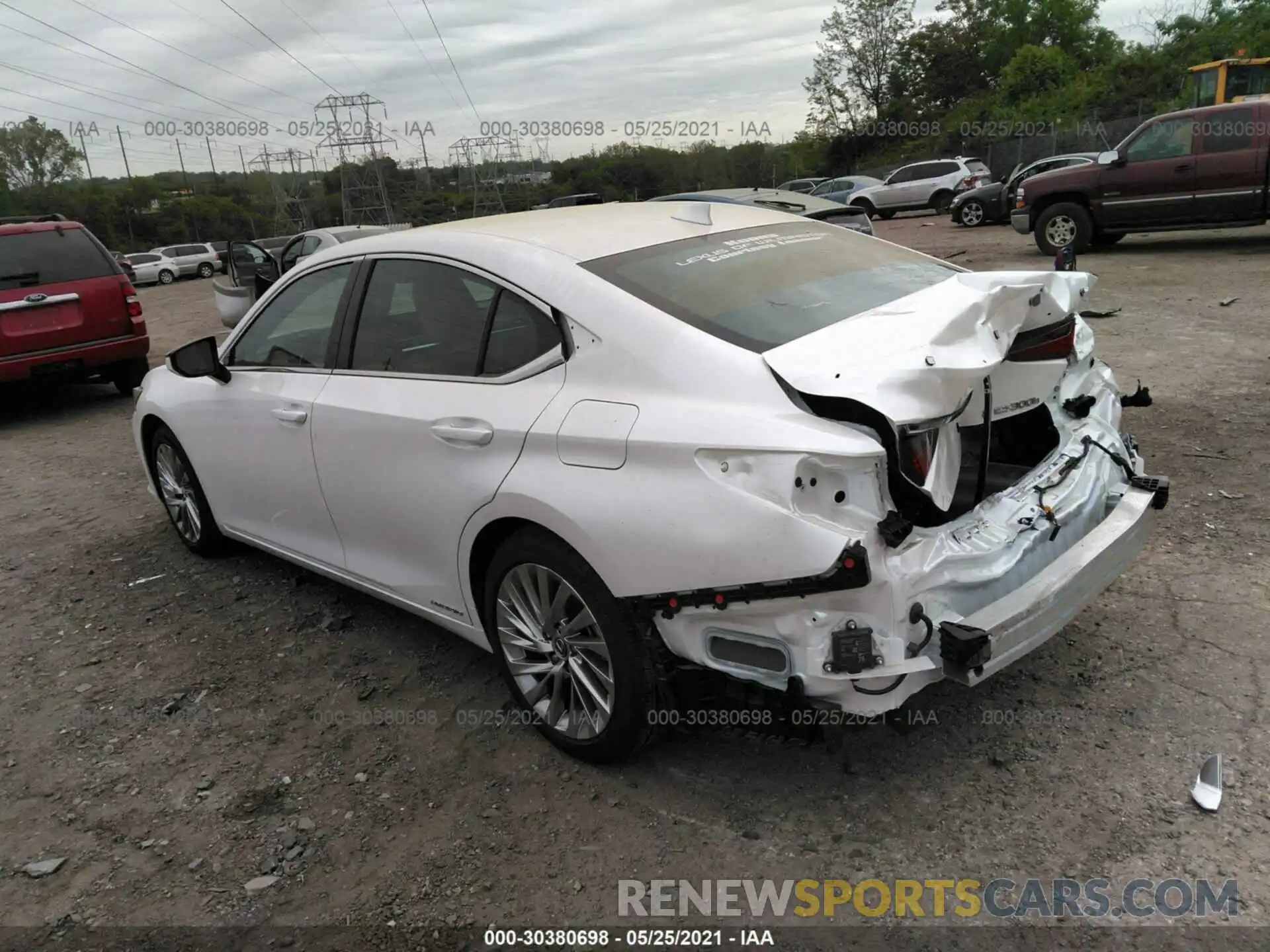 3 Photograph of a damaged car 58AE21B17LU011901 LEXUS ES 2020