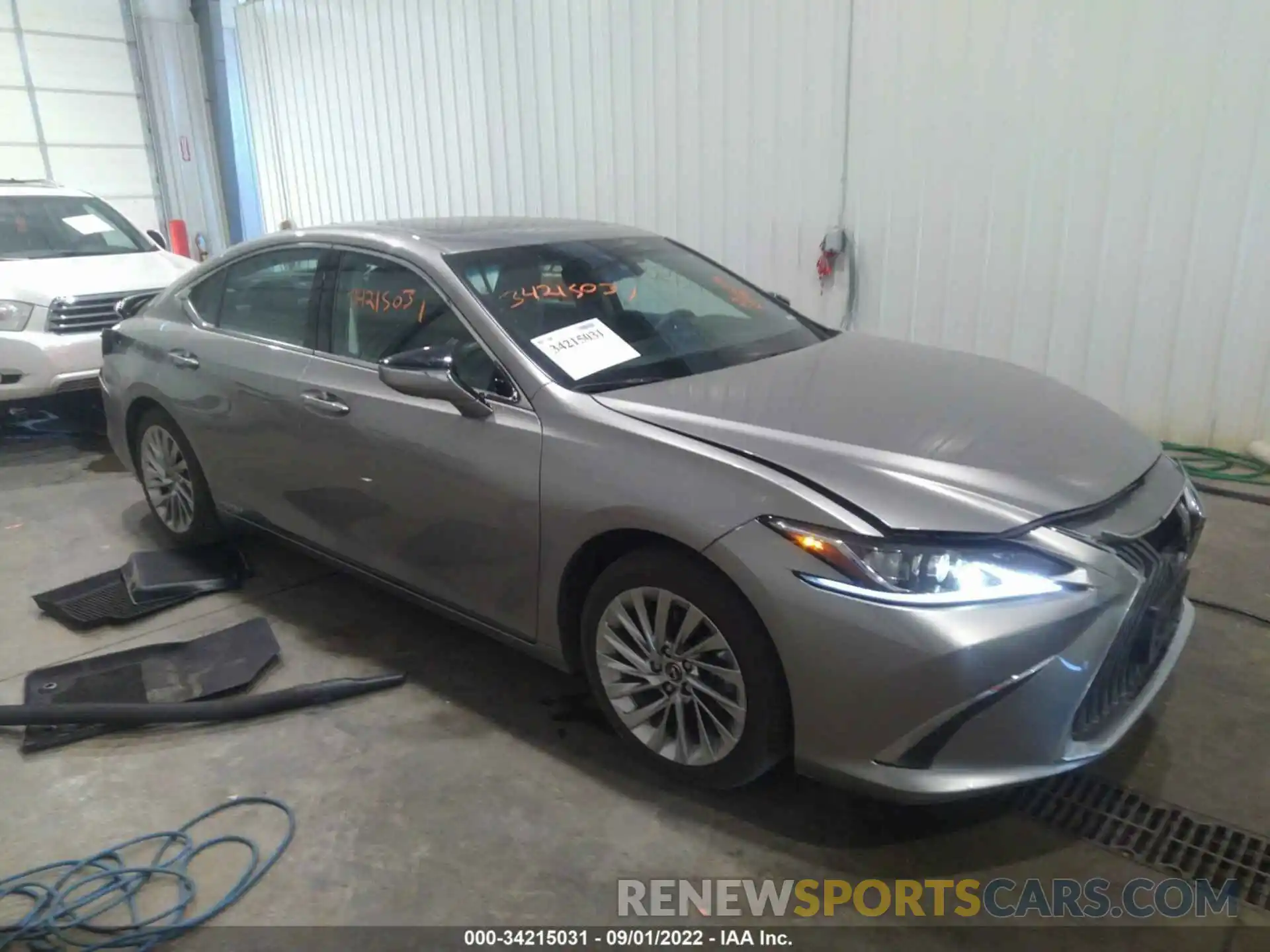 1 Photograph of a damaged car 58AE21B18LU011213 LEXUS ES 2020