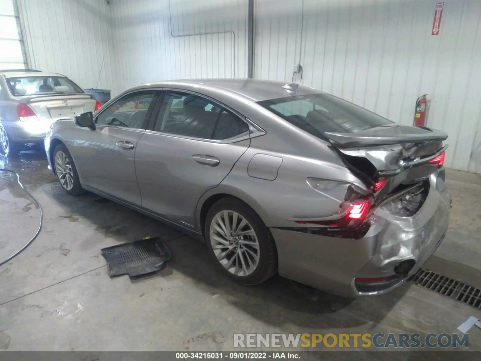 3 Photograph of a damaged car 58AE21B18LU011213 LEXUS ES 2020