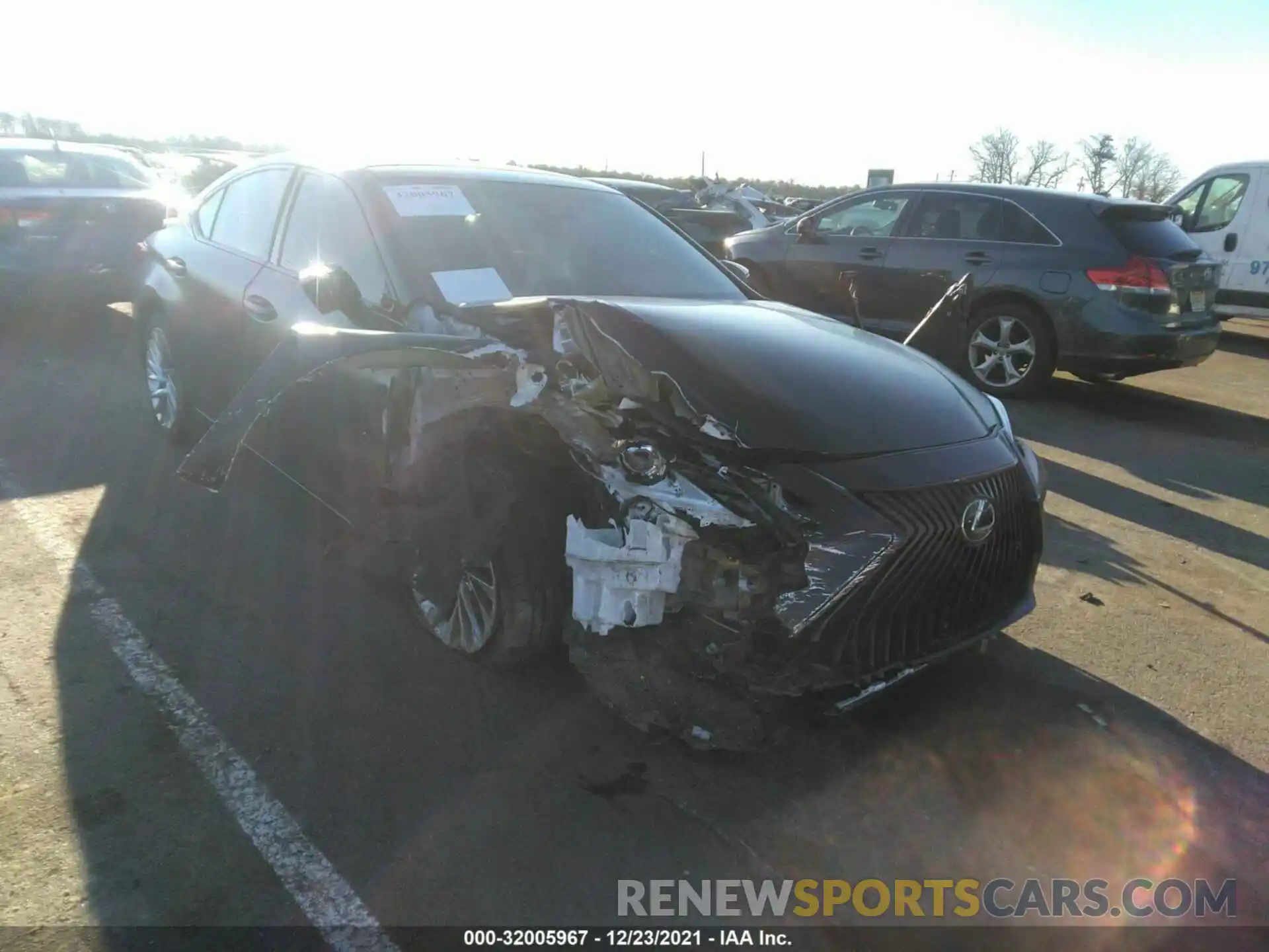 1 Photograph of a damaged car 58AEZ1B10LU070381 LEXUS ES 2020