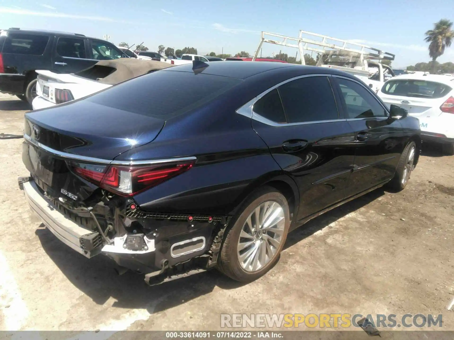 4 Photograph of a damaged car 58AEZ1B15LU056377 LEXUS ES 2020