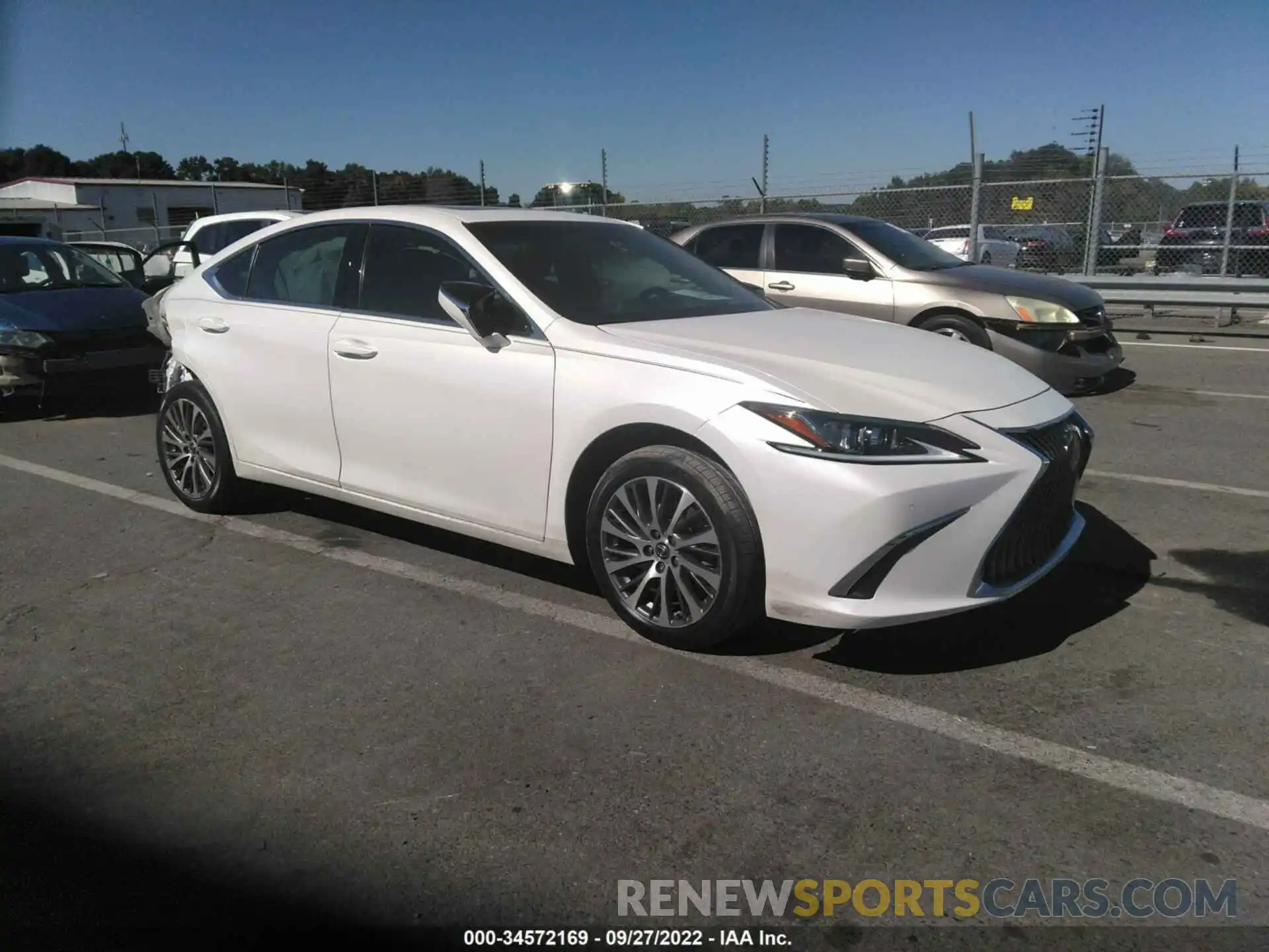 1 Photograph of a damaged car 58AEZ1B15LU072109 LEXUS ES 2020