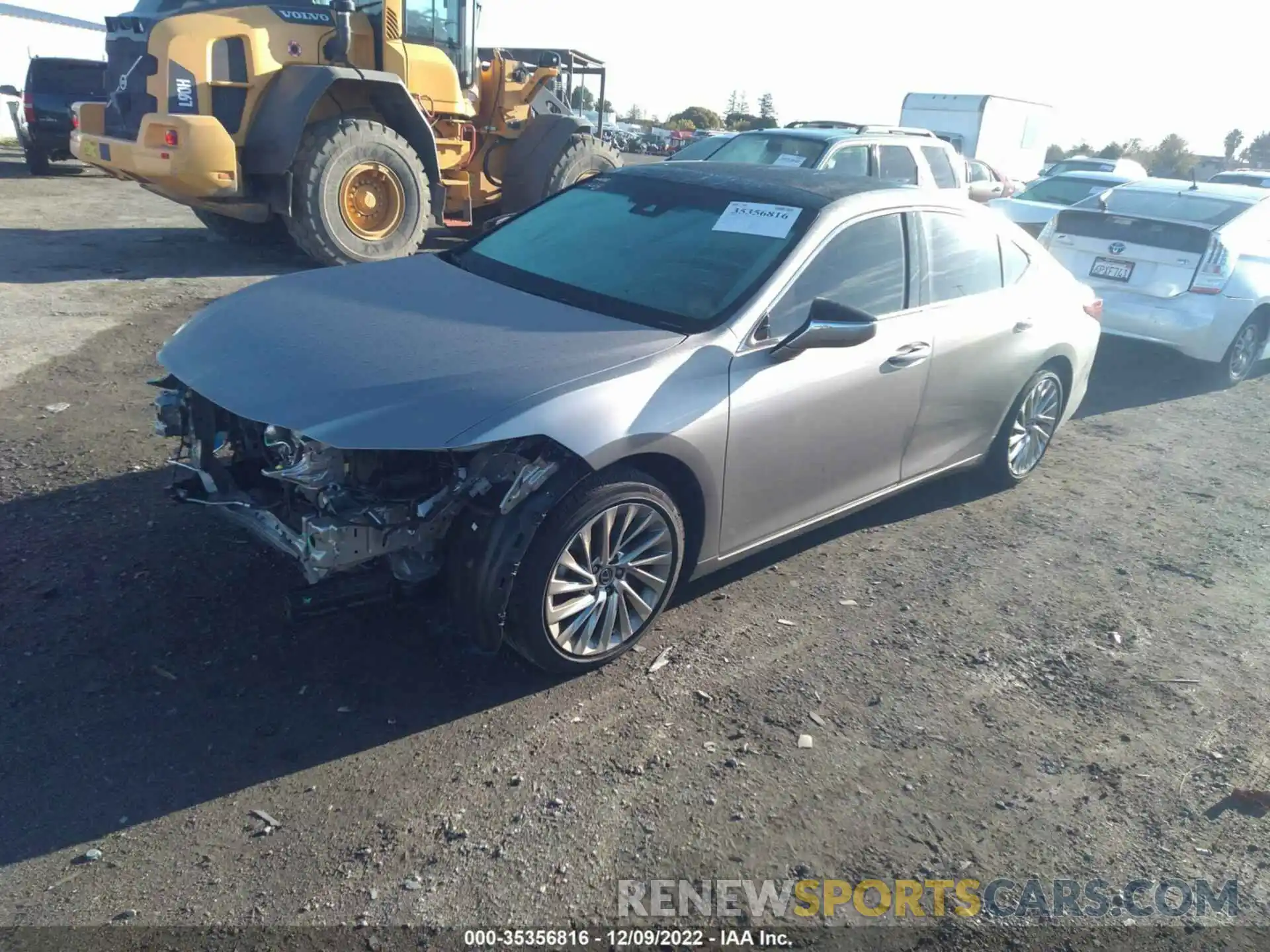 2 Photograph of a damaged car 58AEZ1B16LU080705 LEXUS ES 2020