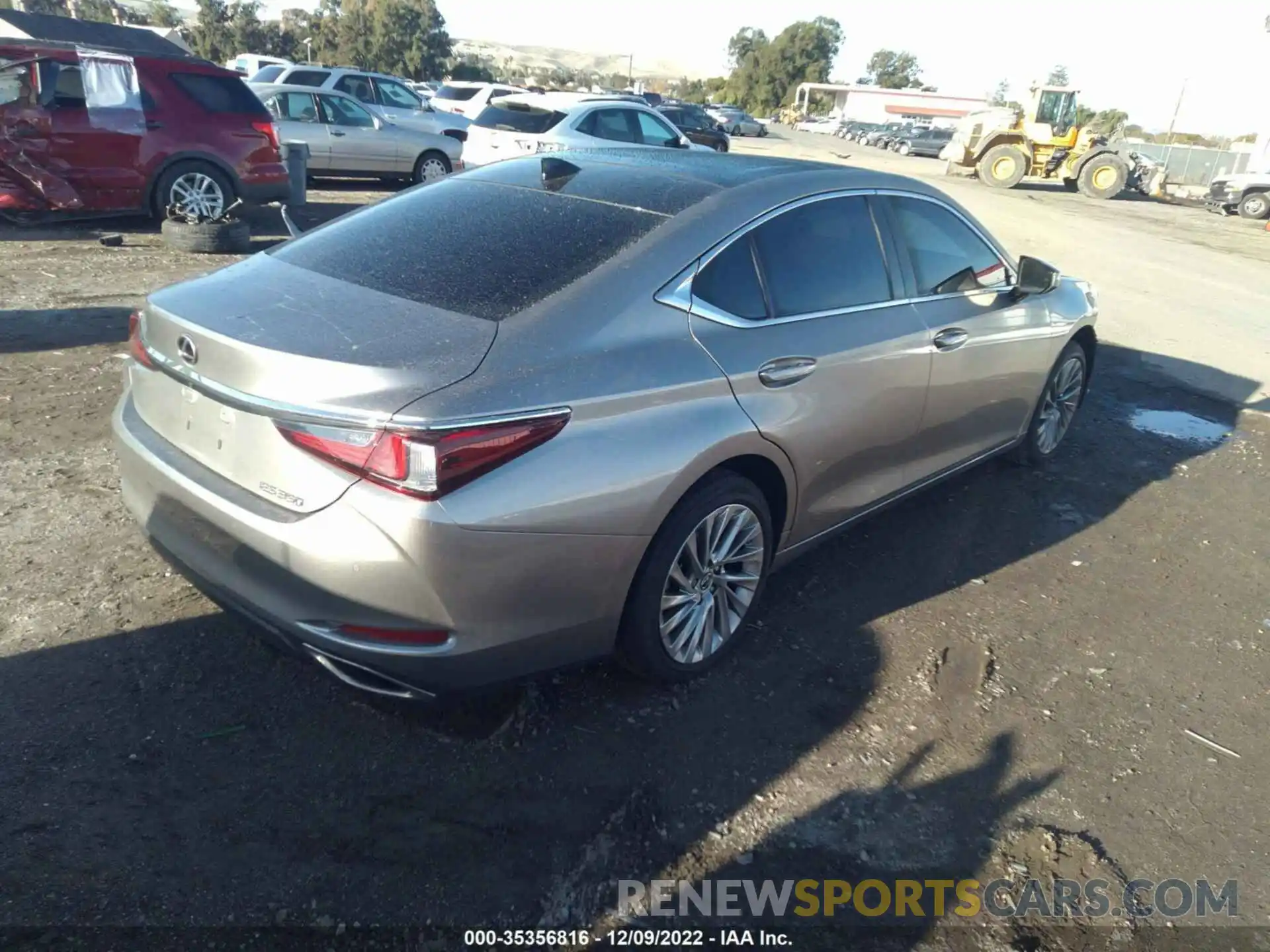 4 Photograph of a damaged car 58AEZ1B16LU080705 LEXUS ES 2020