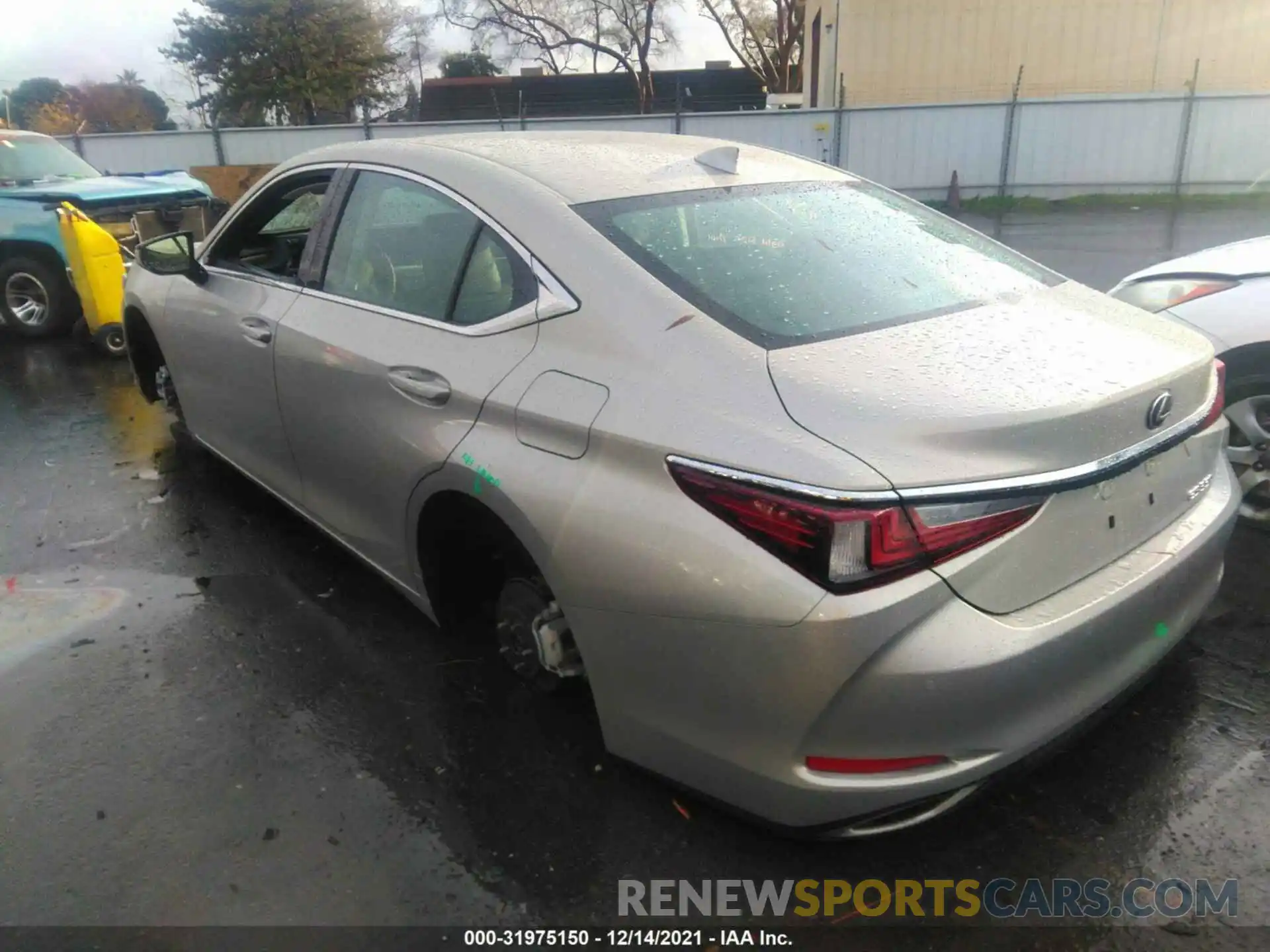 3 Photograph of a damaged car 58AEZ1B17LU055800 LEXUS ES 2020