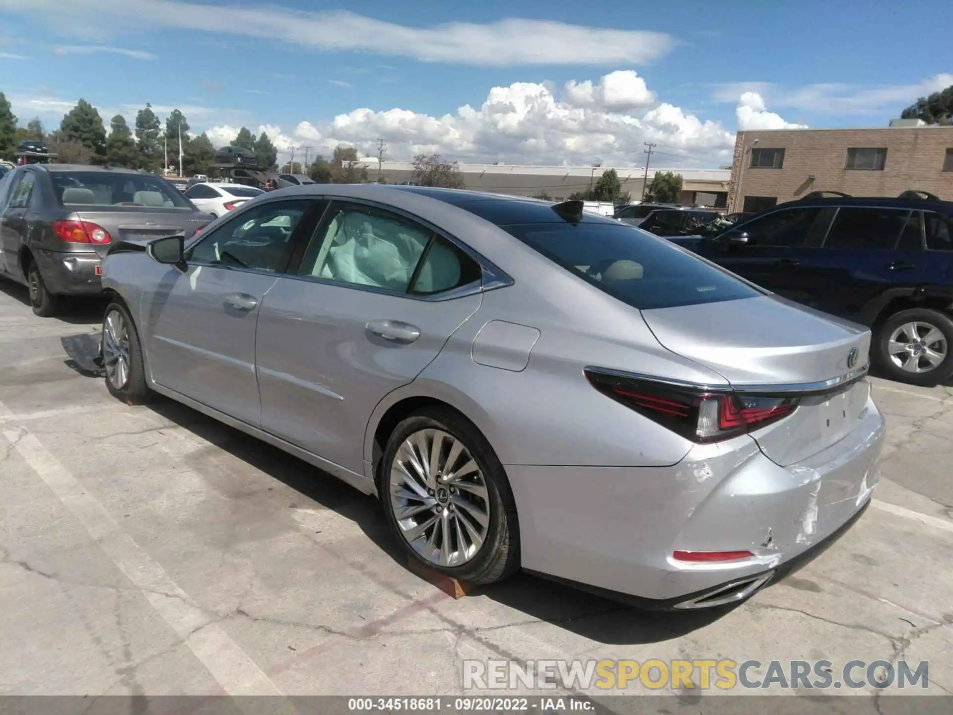 3 Photograph of a damaged car 58AEZ1B18LU075070 LEXUS ES 2020