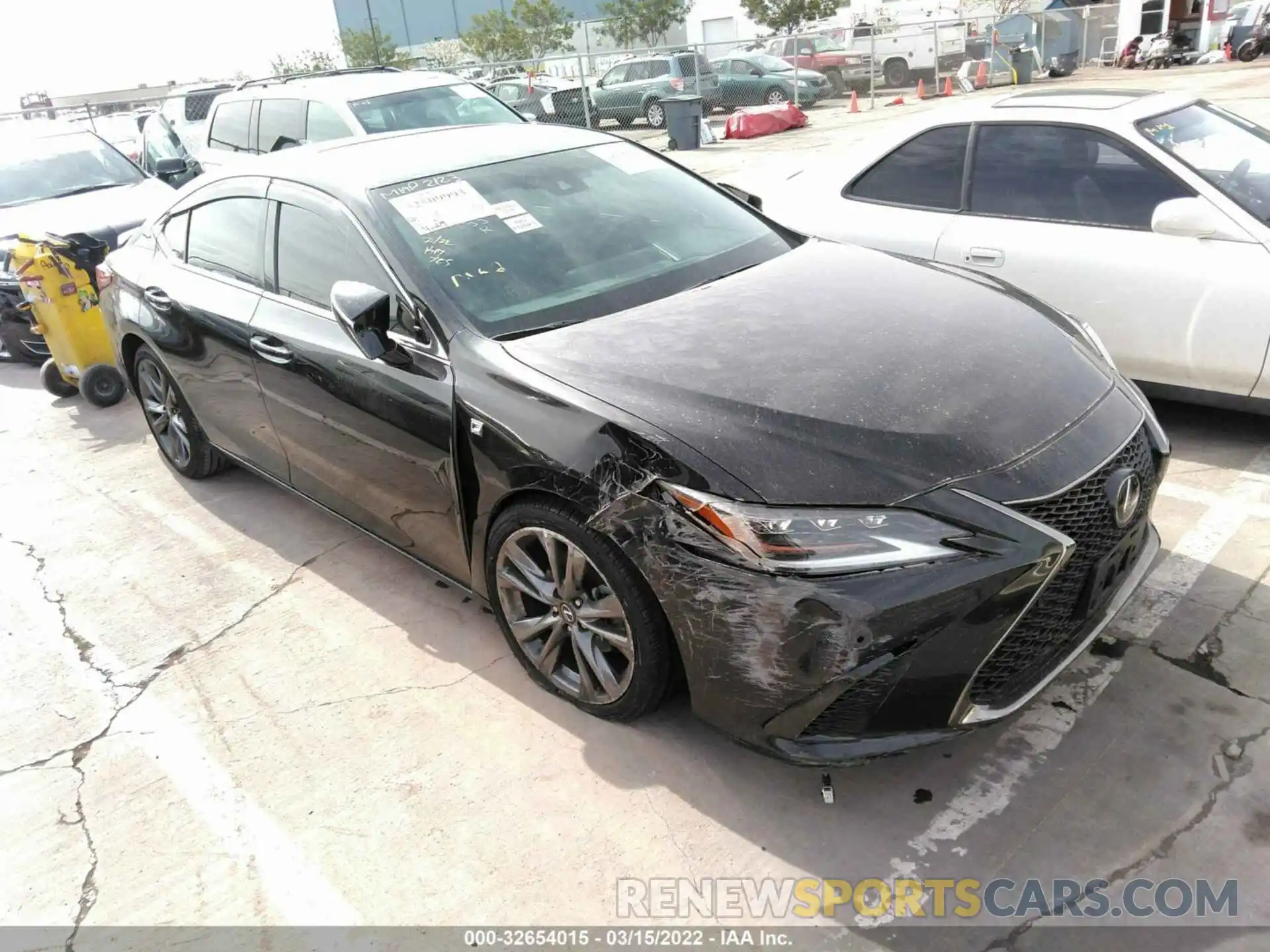 1 Photograph of a damaged car 58AGZ1B10LU057235 LEXUS ES 2020