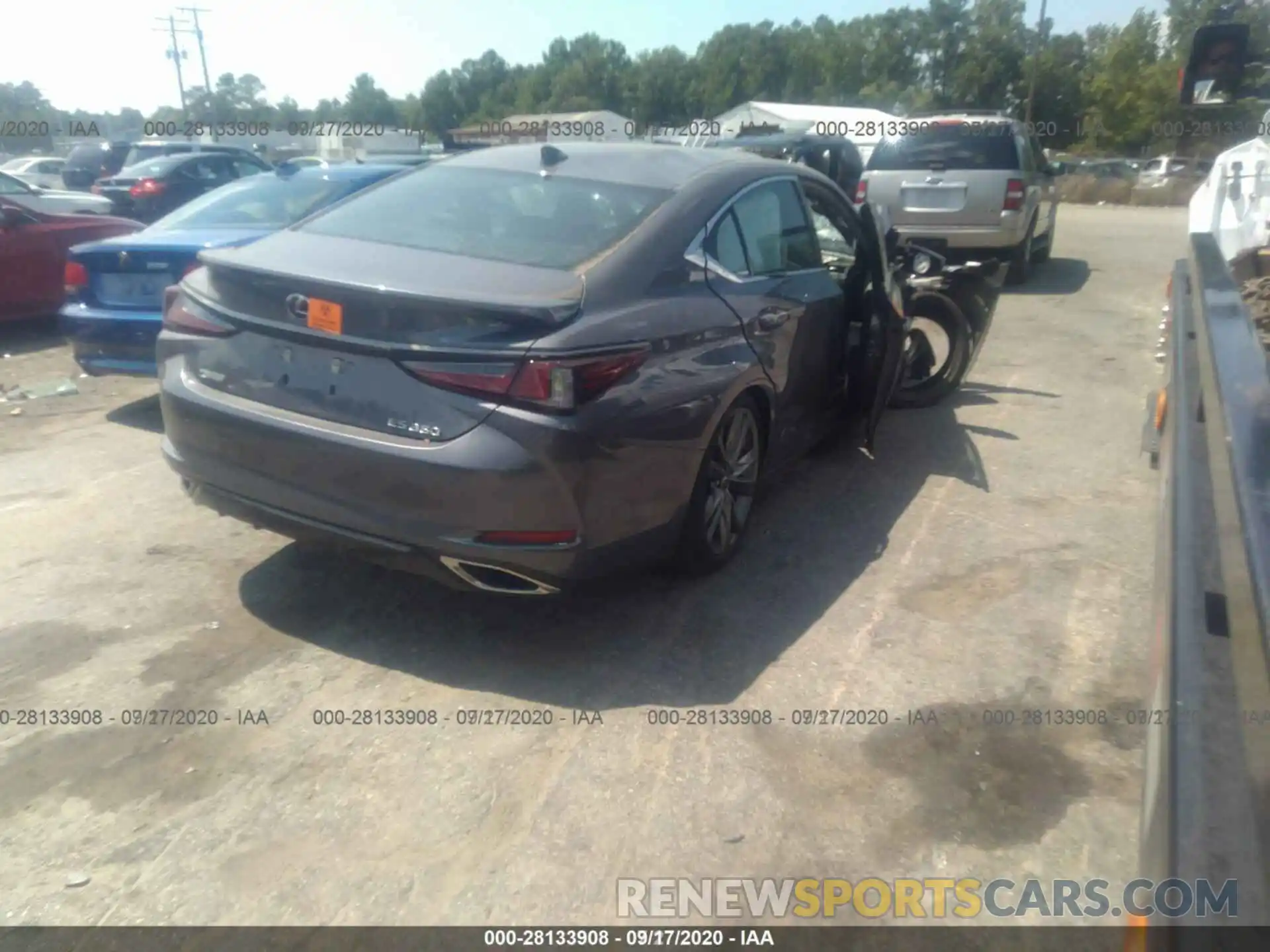 14 Photograph of a damaged car 58AGZ1B11LU064260 LEXUS ES 2020