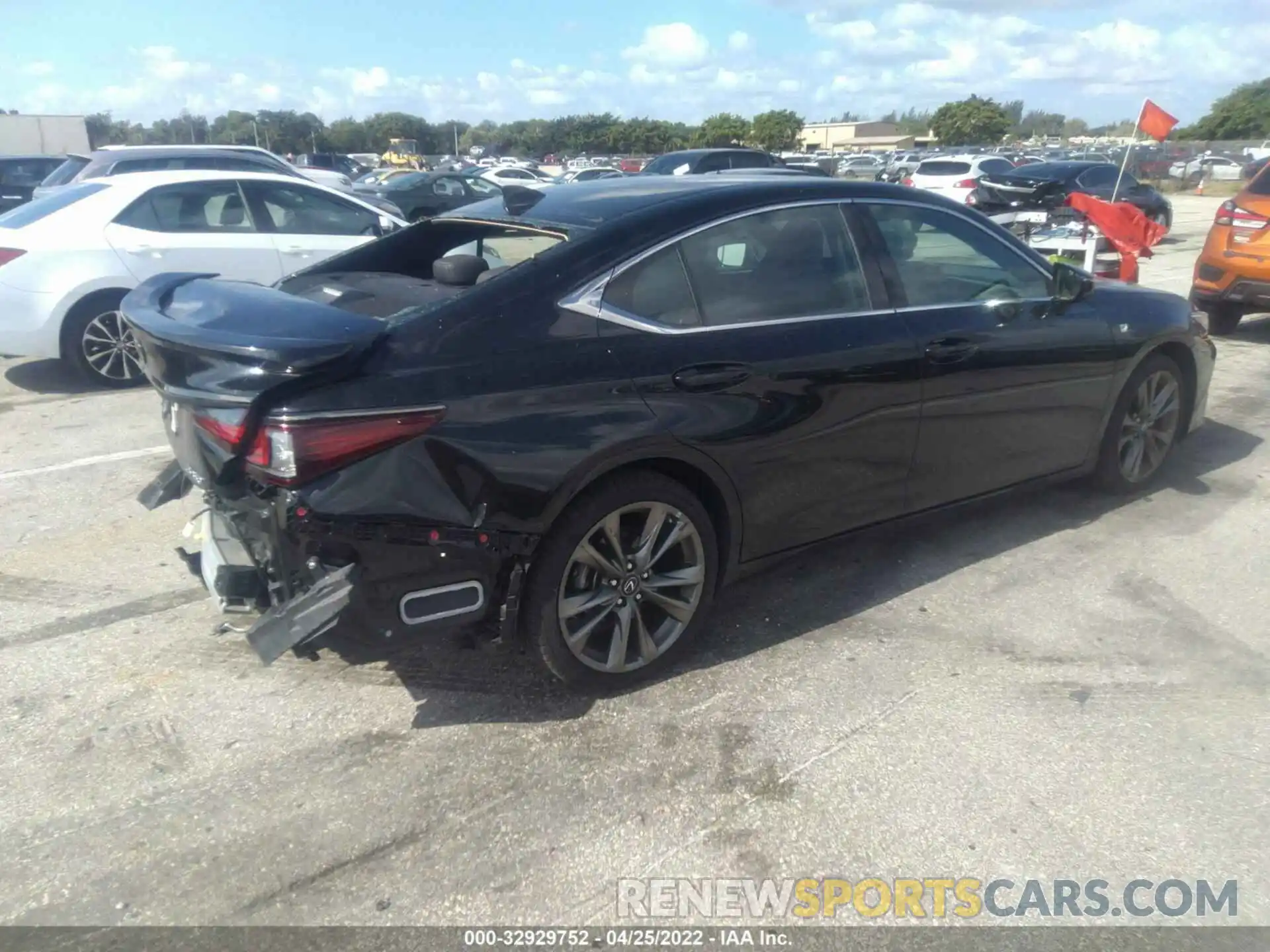 4 Photograph of a damaged car 58AGZ1B11LU079423 LEXUS ES 2020