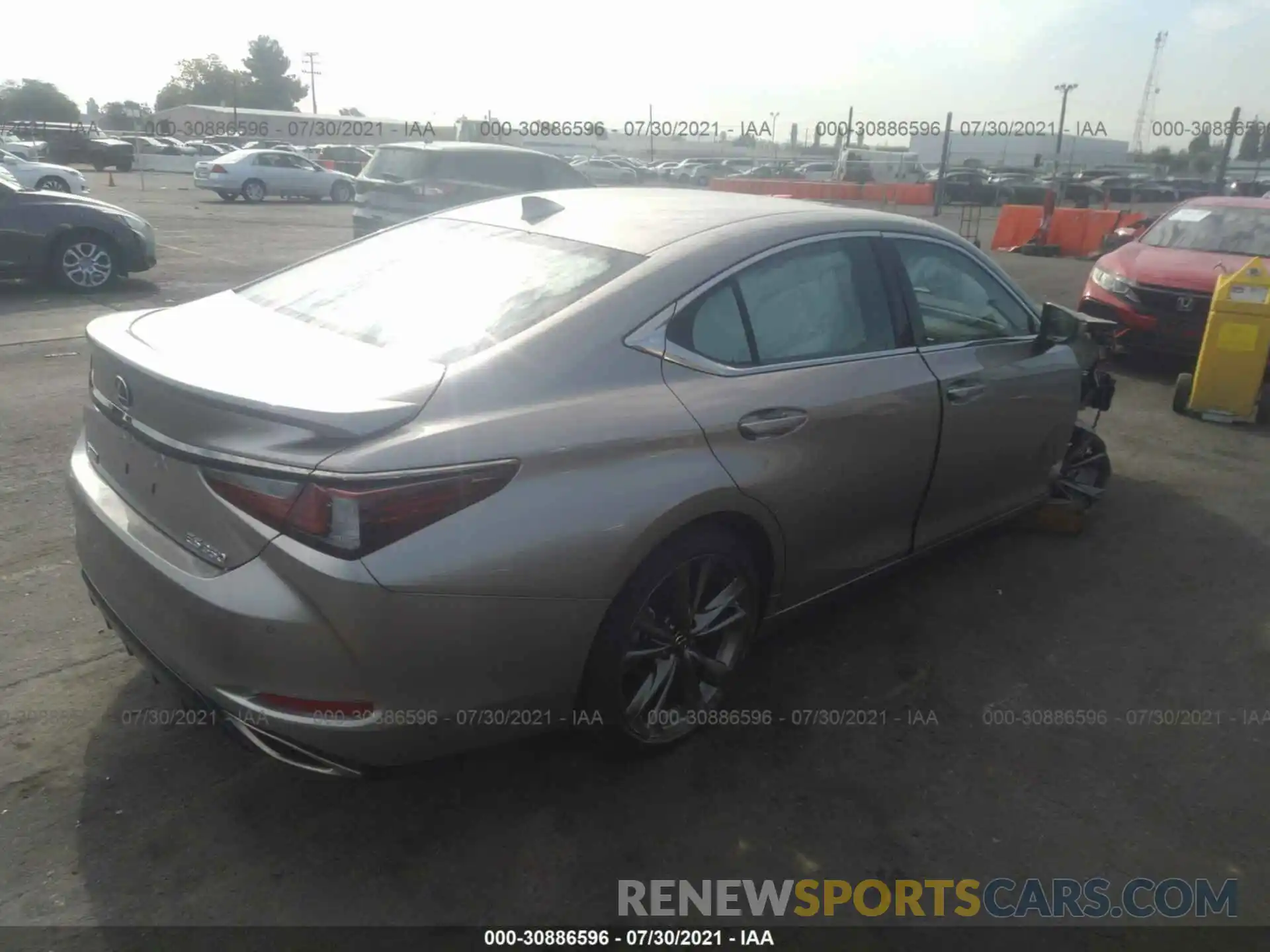 4 Photograph of a damaged car 58AGZ1B13LU051865 LEXUS ES 2020