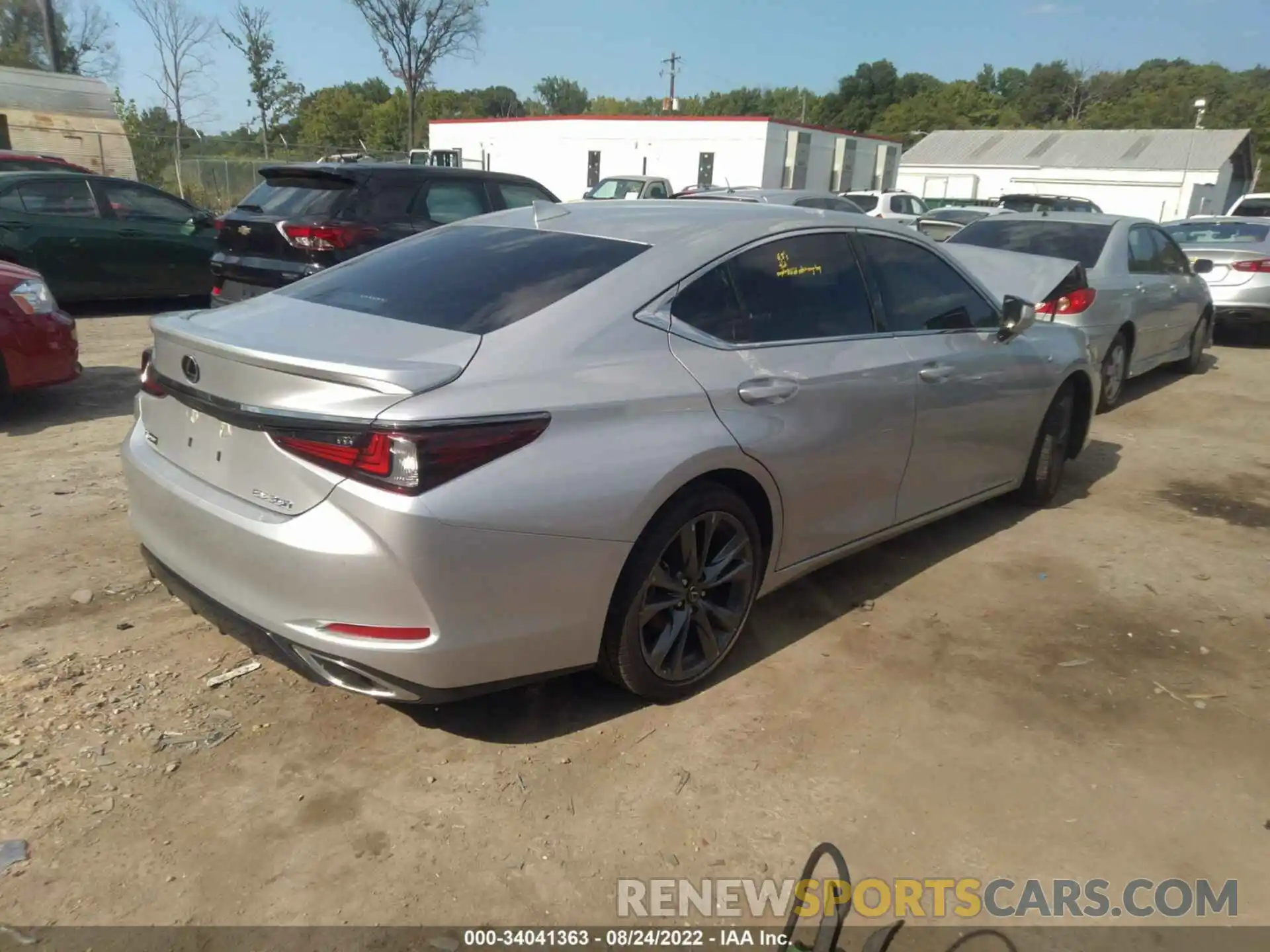 4 Photograph of a damaged car 58AGZ1B14LU055164 LEXUS ES 2020