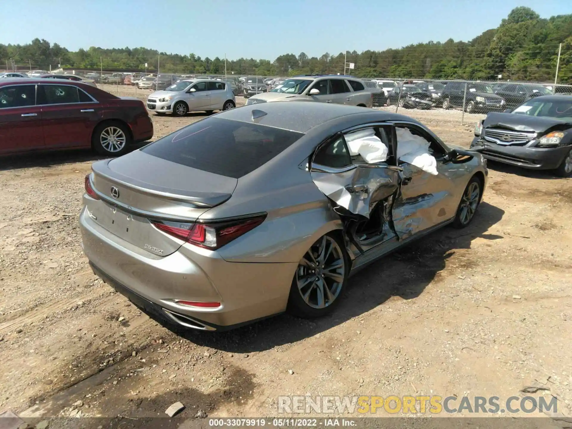 4 Photograph of a damaged car 58AGZ1B15LU081966 LEXUS ES 2020