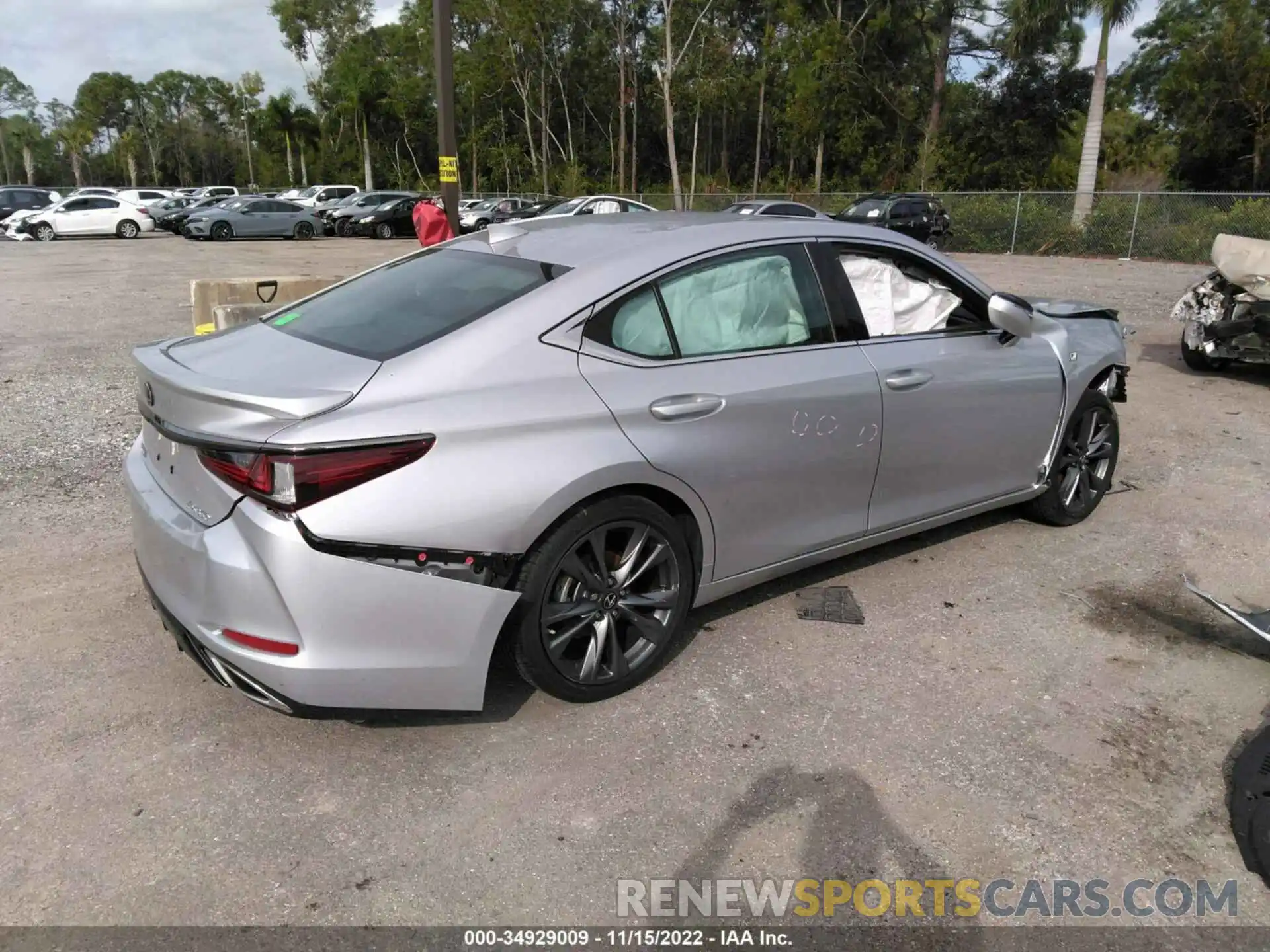 4 Photograph of a damaged car 58AGZ1B17LU051416 LEXUS ES 2020