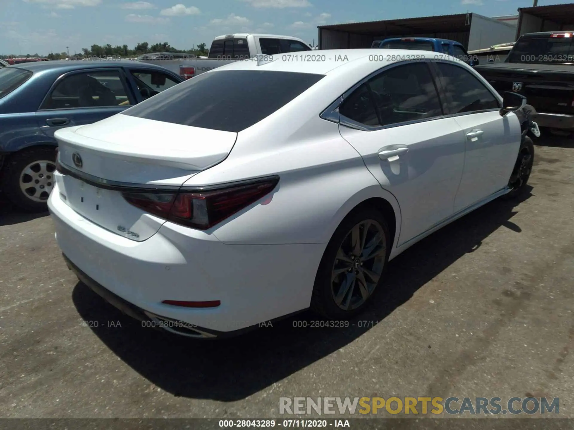 4 Photograph of a damaged car 58AGZ1B17LU051433 LEXUS ES 2020