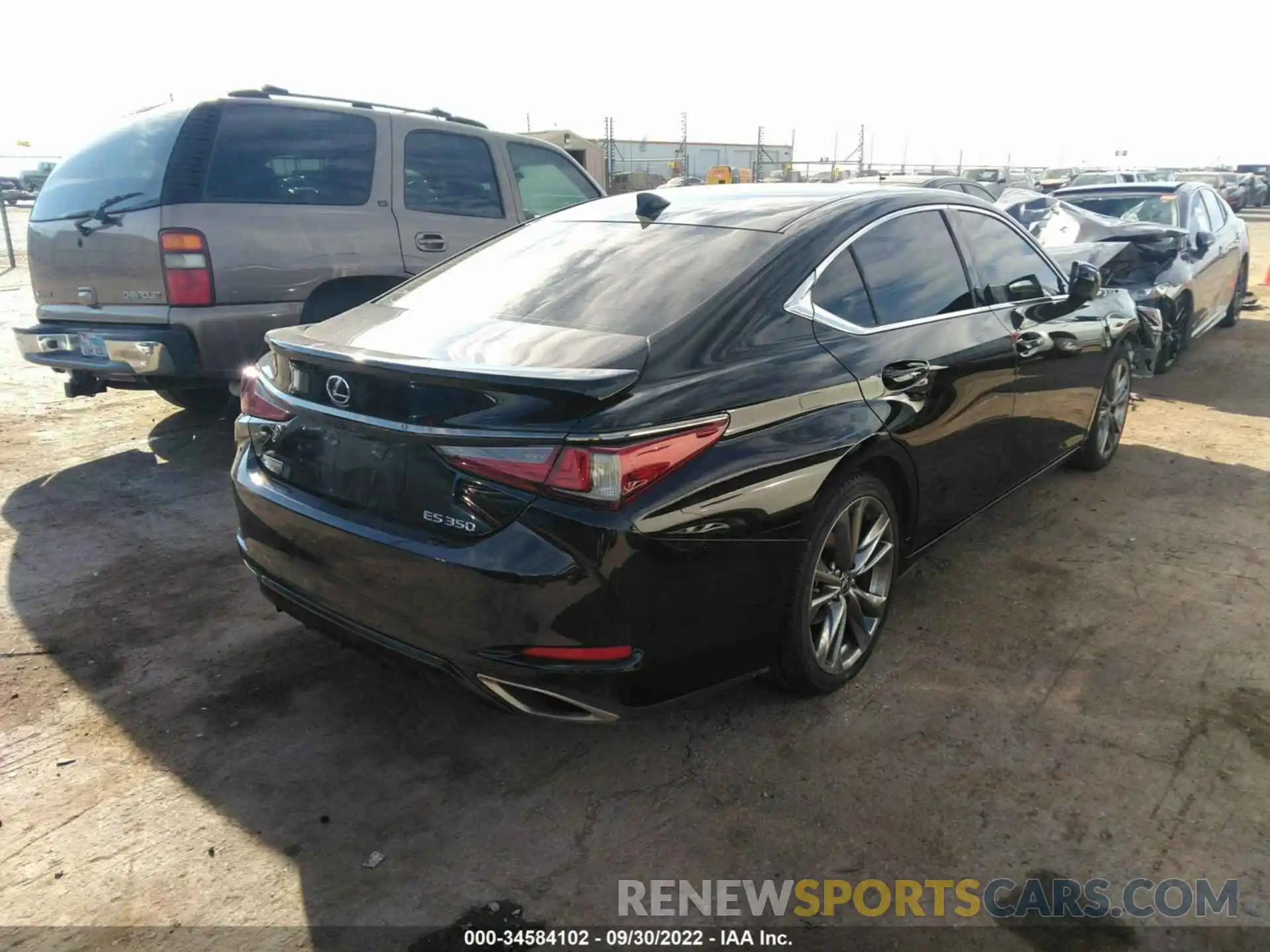 4 Photograph of a damaged car 58AGZ1B18LU064661 LEXUS ES 2020