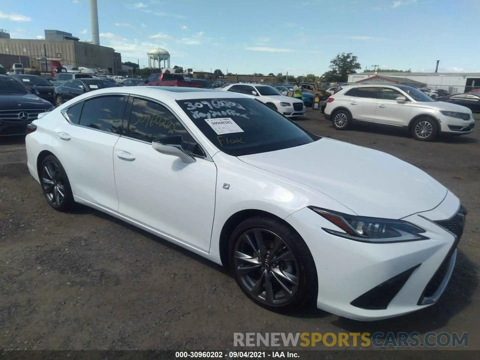 1 Photograph of a damaged car 58AGZ1B18LU071450 LEXUS ES 2020