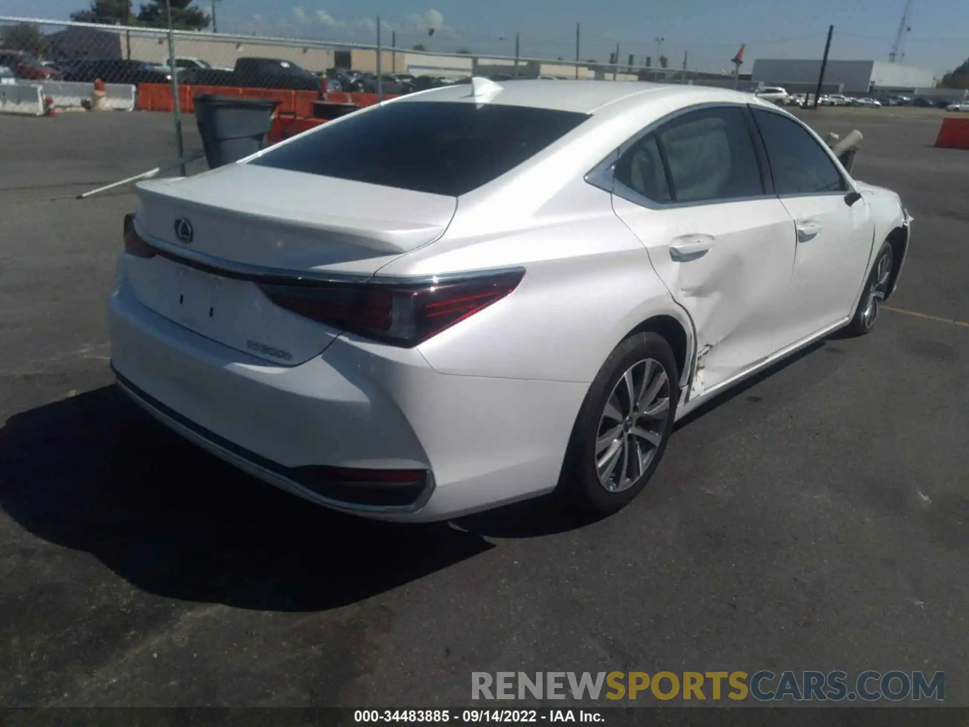 4 Photograph of a damaged car 58ACA1C13MU011159 LEXUS ES 2021