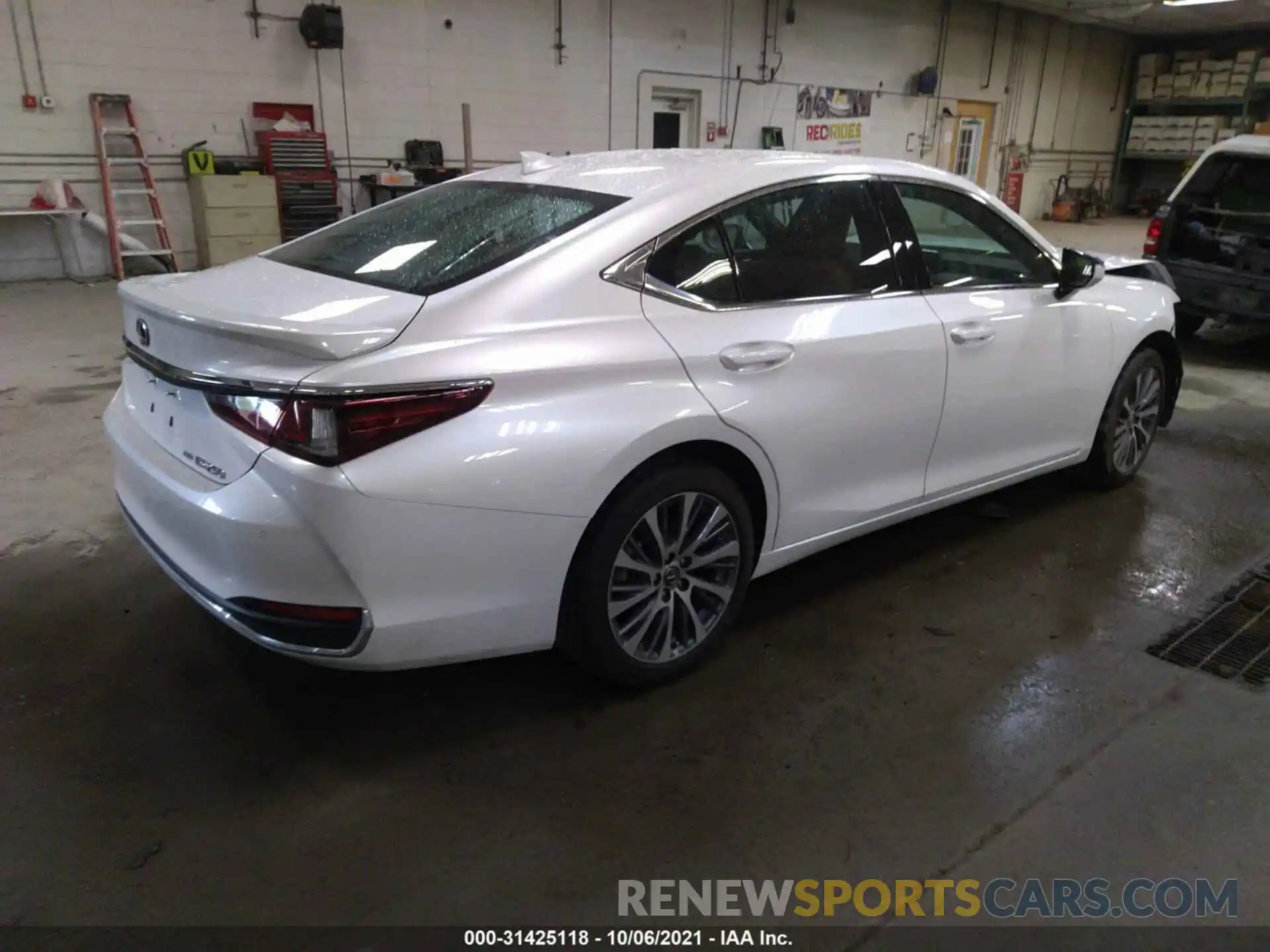 4 Photograph of a damaged car 58AD11D14MU002912 LEXUS ES 2021